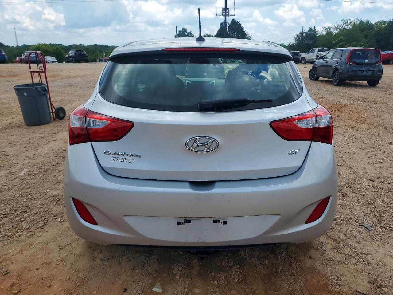 2014 Hyundai Elantra Gt Base Silver vin: KMHD35LH1EU203787