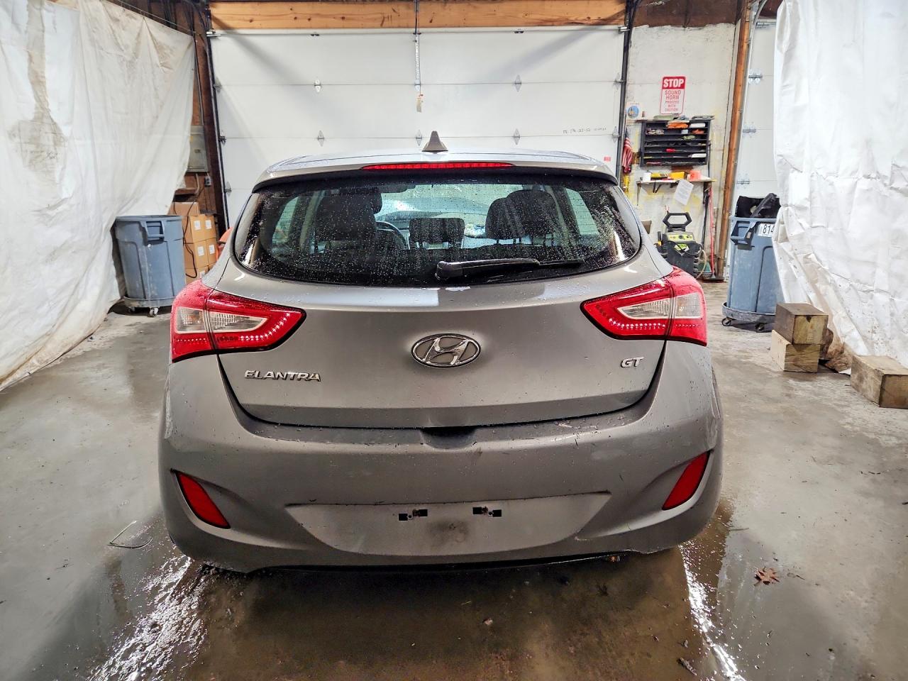 2014 Hyundai Elantra Gt Base Silver vin: KMHD35LH1EU216037