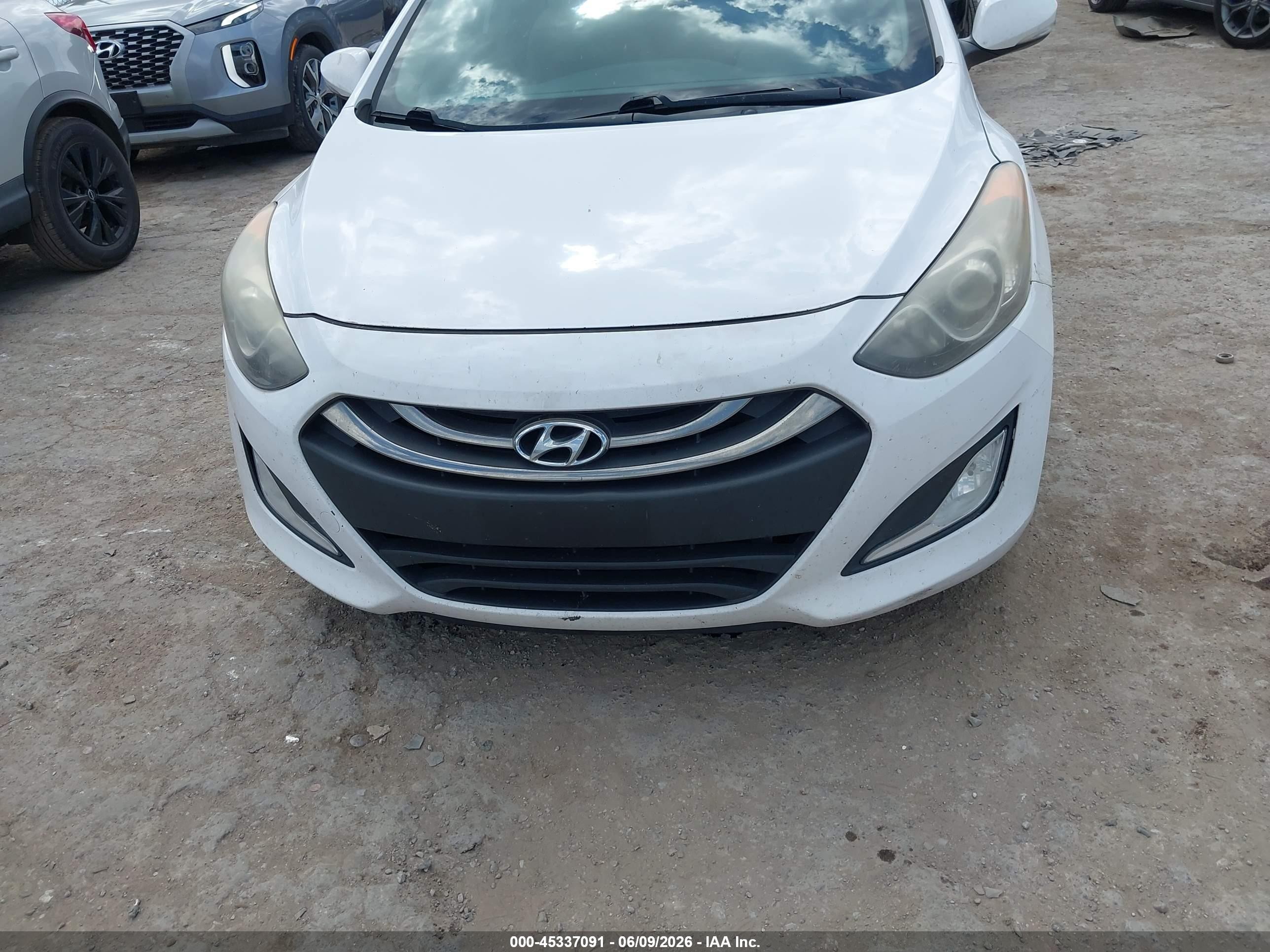 2014 Hyundai Elantra Gt   Белый vin: KMHD35LH1EU225594