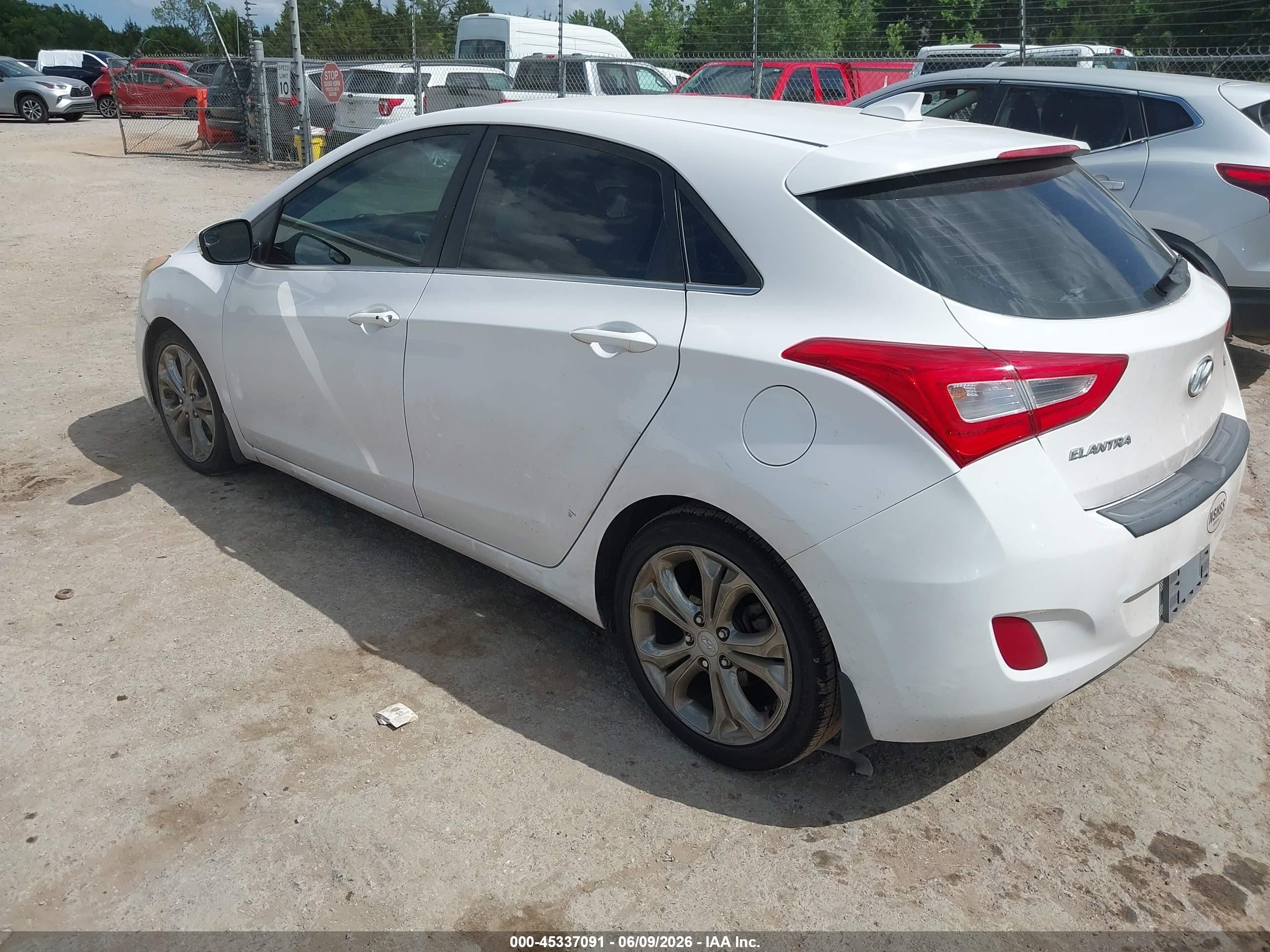 2014 Hyundai Elantra Gt   Белый vin: KMHD35LH1EU225594