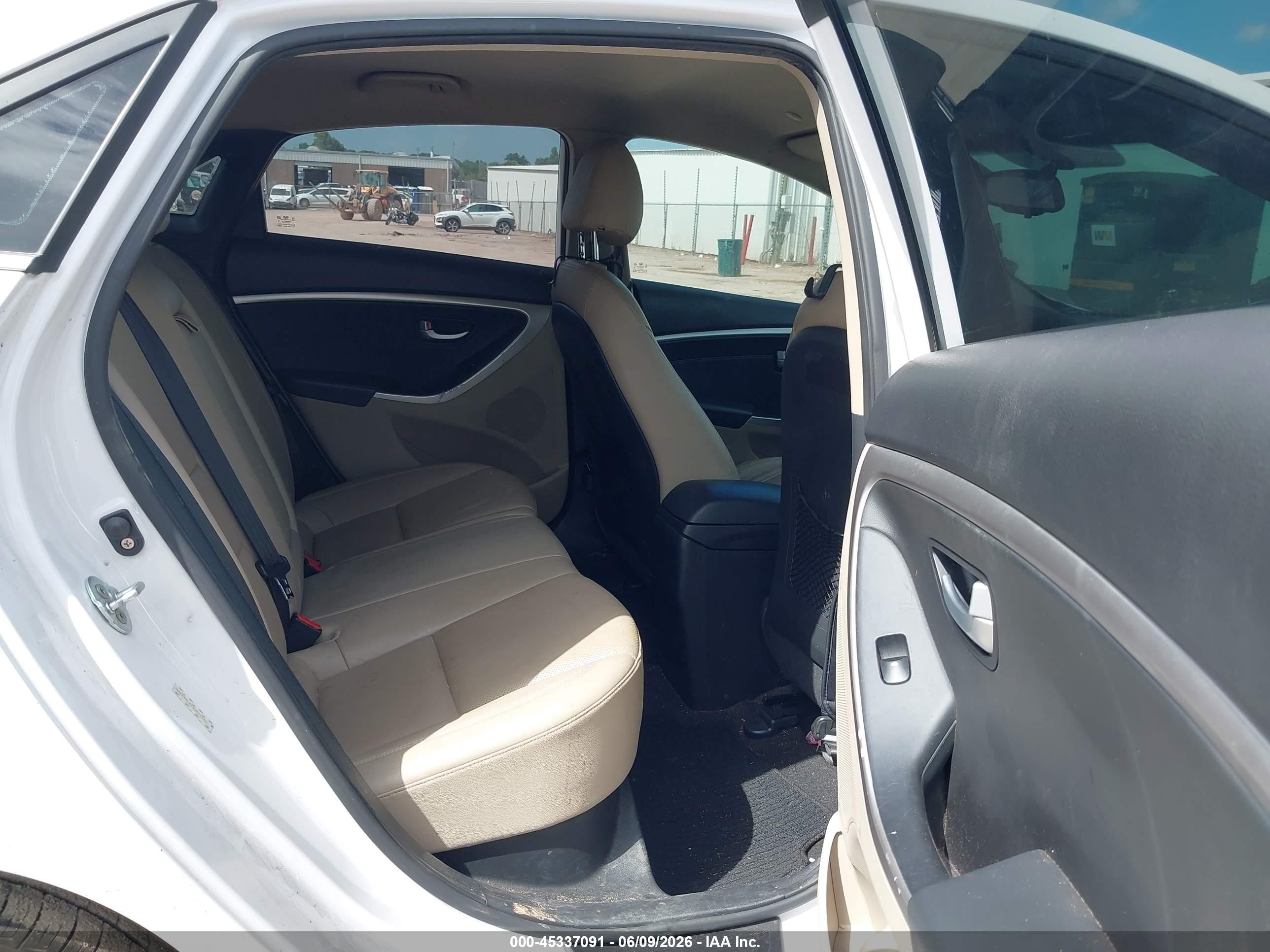 2014 Hyundai Elantra Gt   Белый vin: KMHD35LH1EU225594