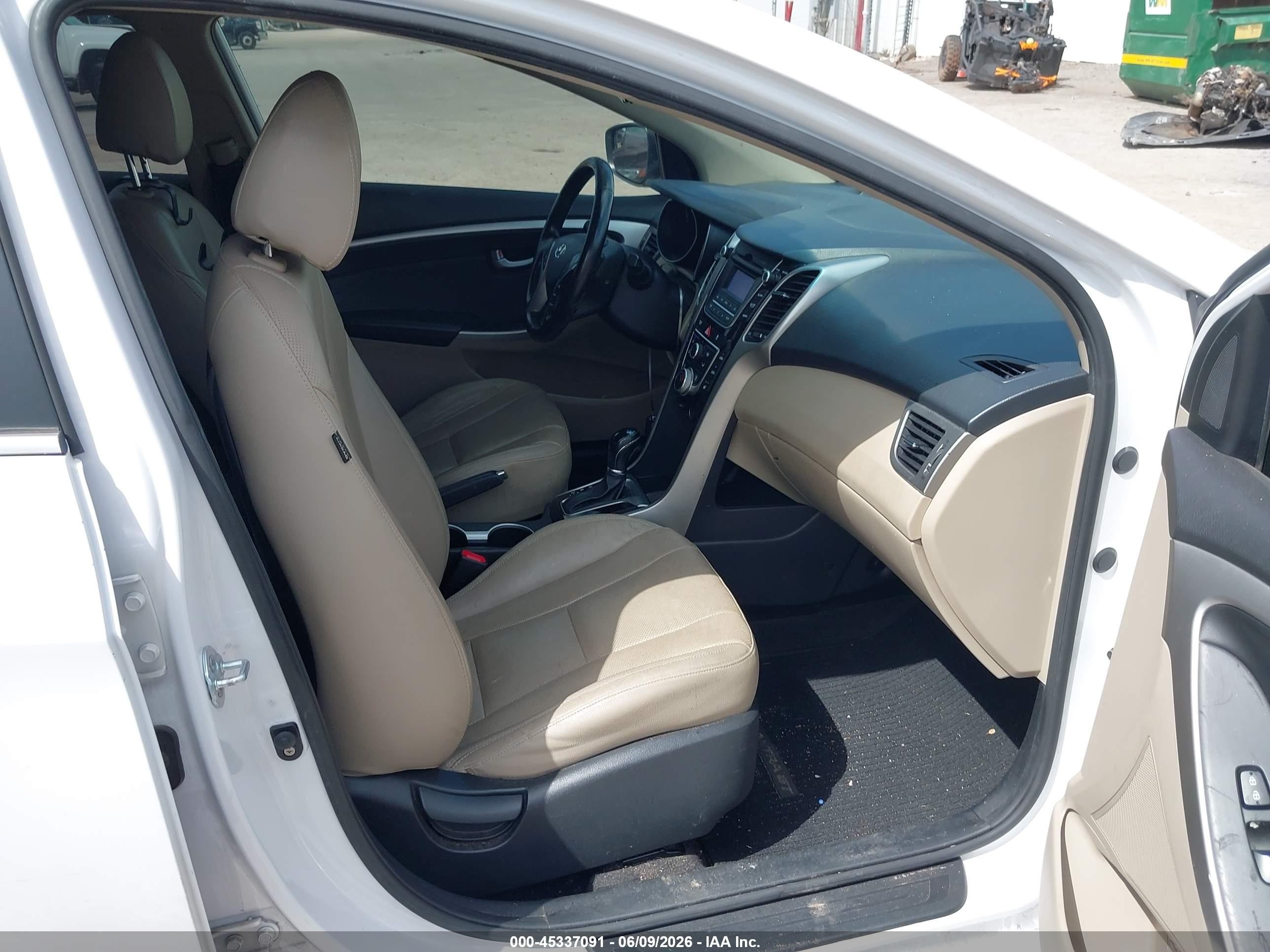 2014 Hyundai Elantra Gt   Белый vin: KMHD35LH1EU225594