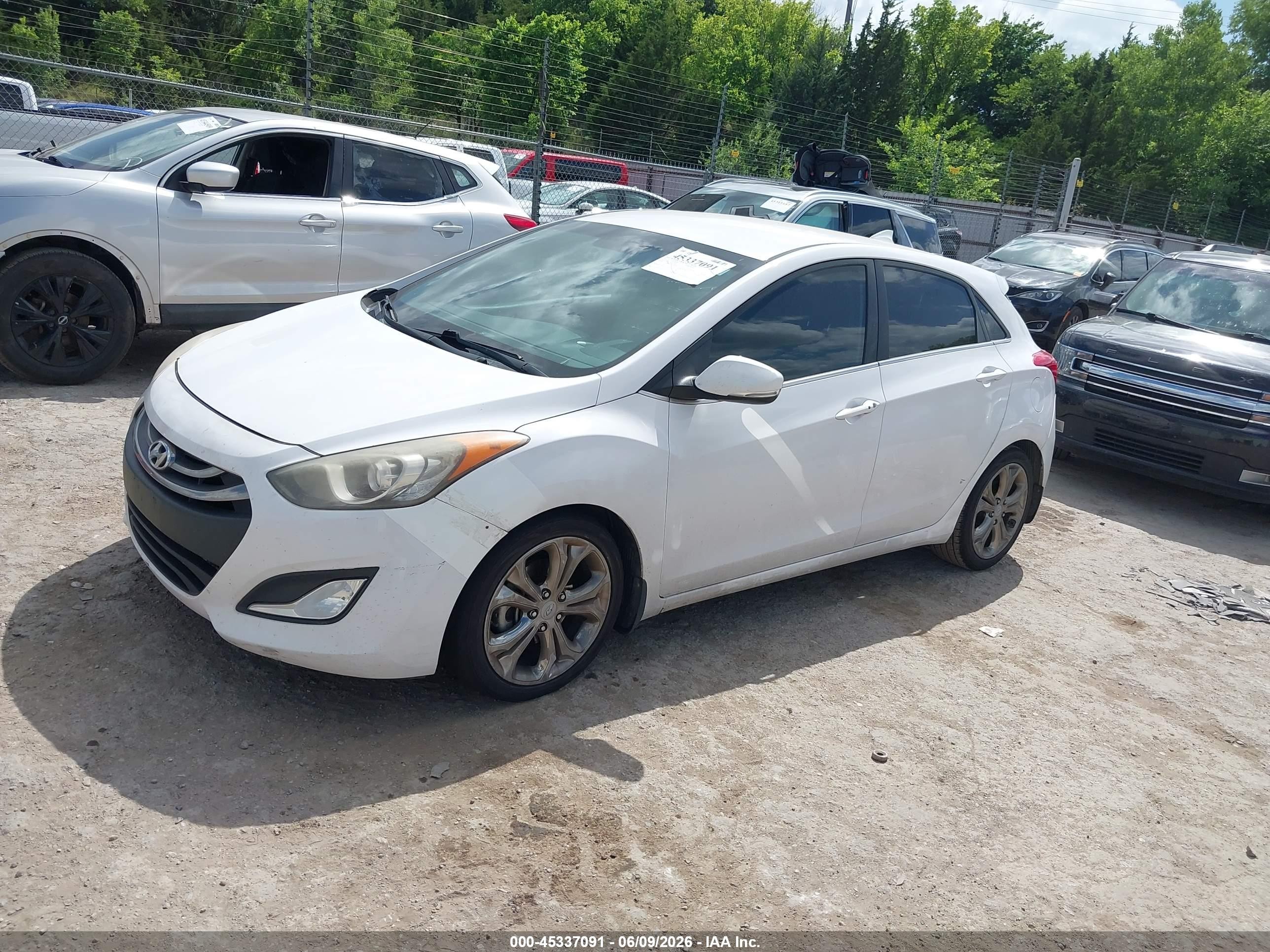 2014 Hyundai Elantra Gt   Белый vin: KMHD35LH1EU225594