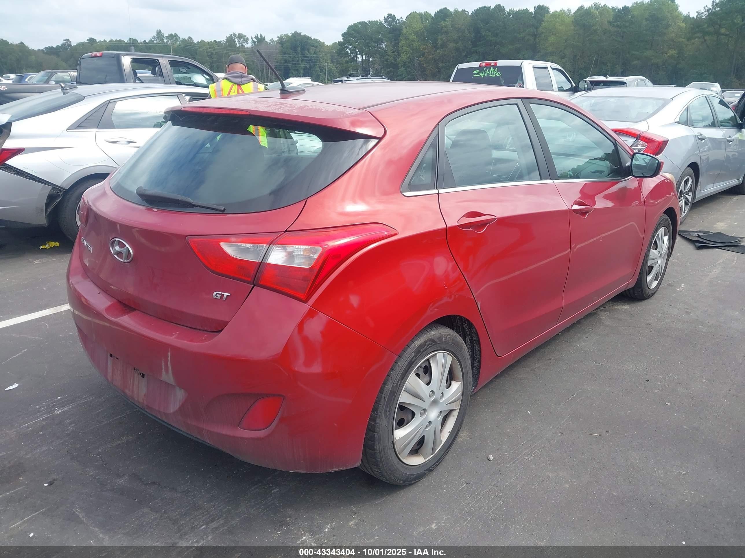 2017 Hyundai Elantra Gt   Red vin: KMHD35LH1HU381008