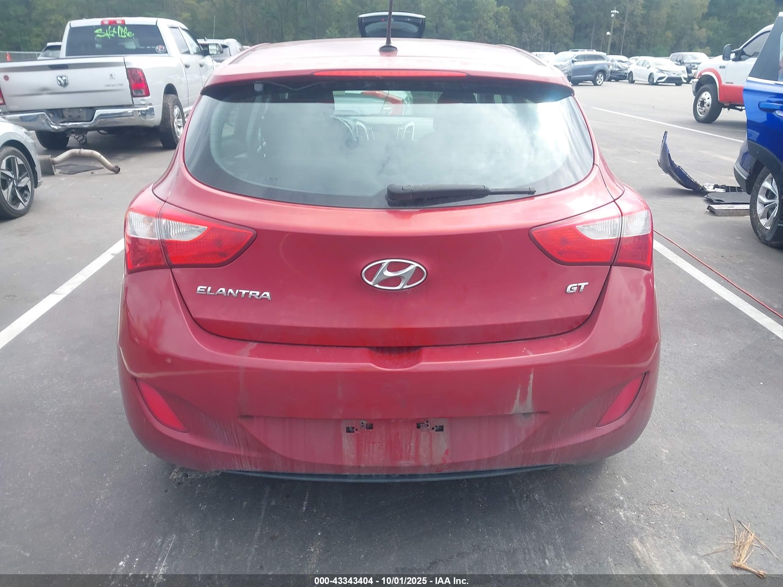 2017 Hyundai Elantra Gt   Red vin: KMHD35LH1HU381008