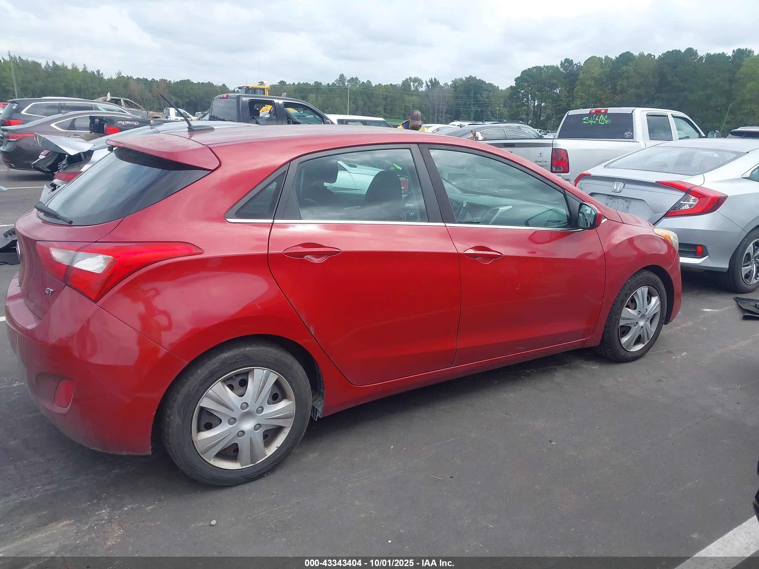 2017 Hyundai Elantra Gt   Red vin: KMHD35LH1HU381008