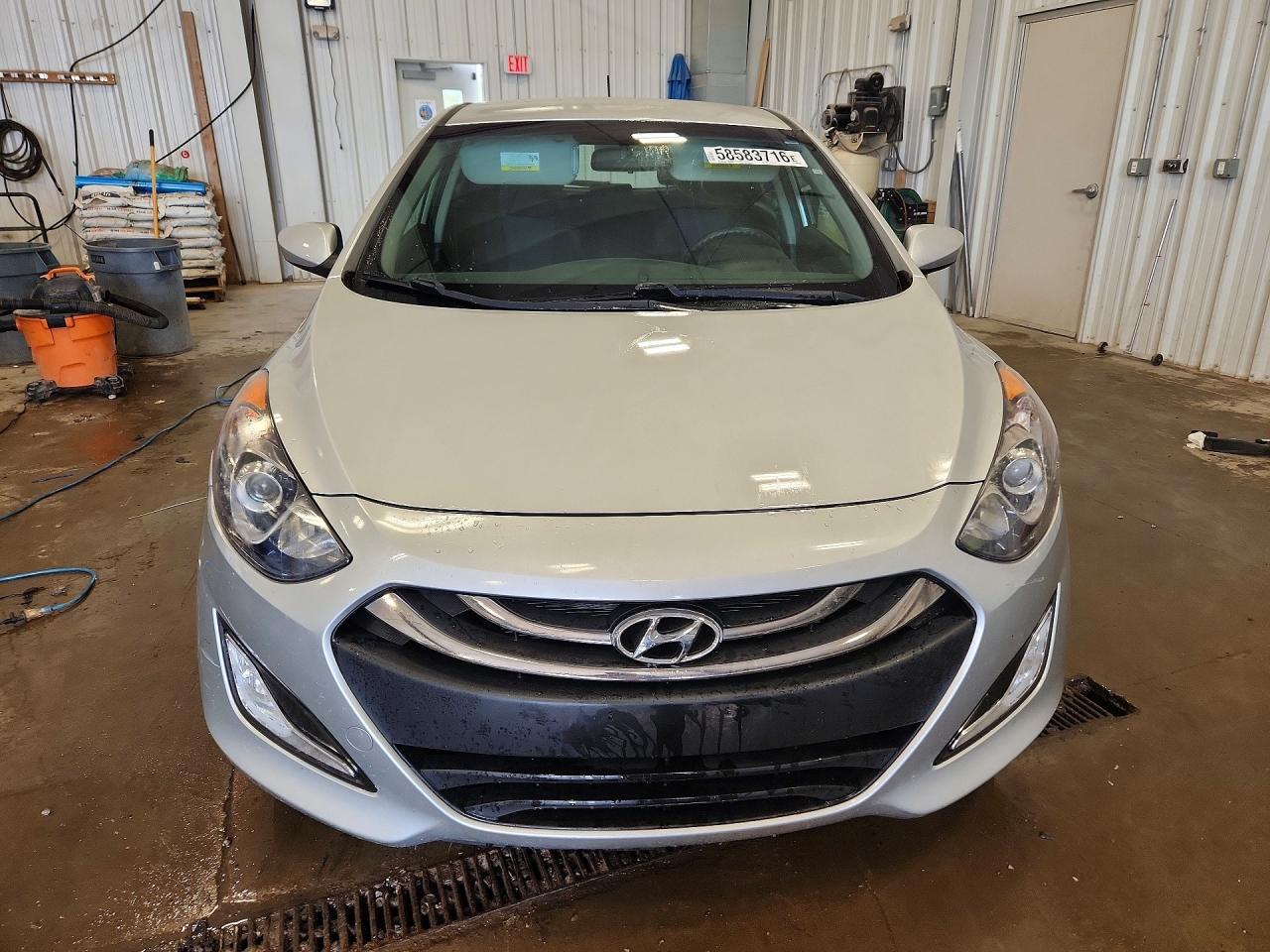 2014 Hyundai Elantra Gt Base Silver vin: KMHD35LH2EU165034
