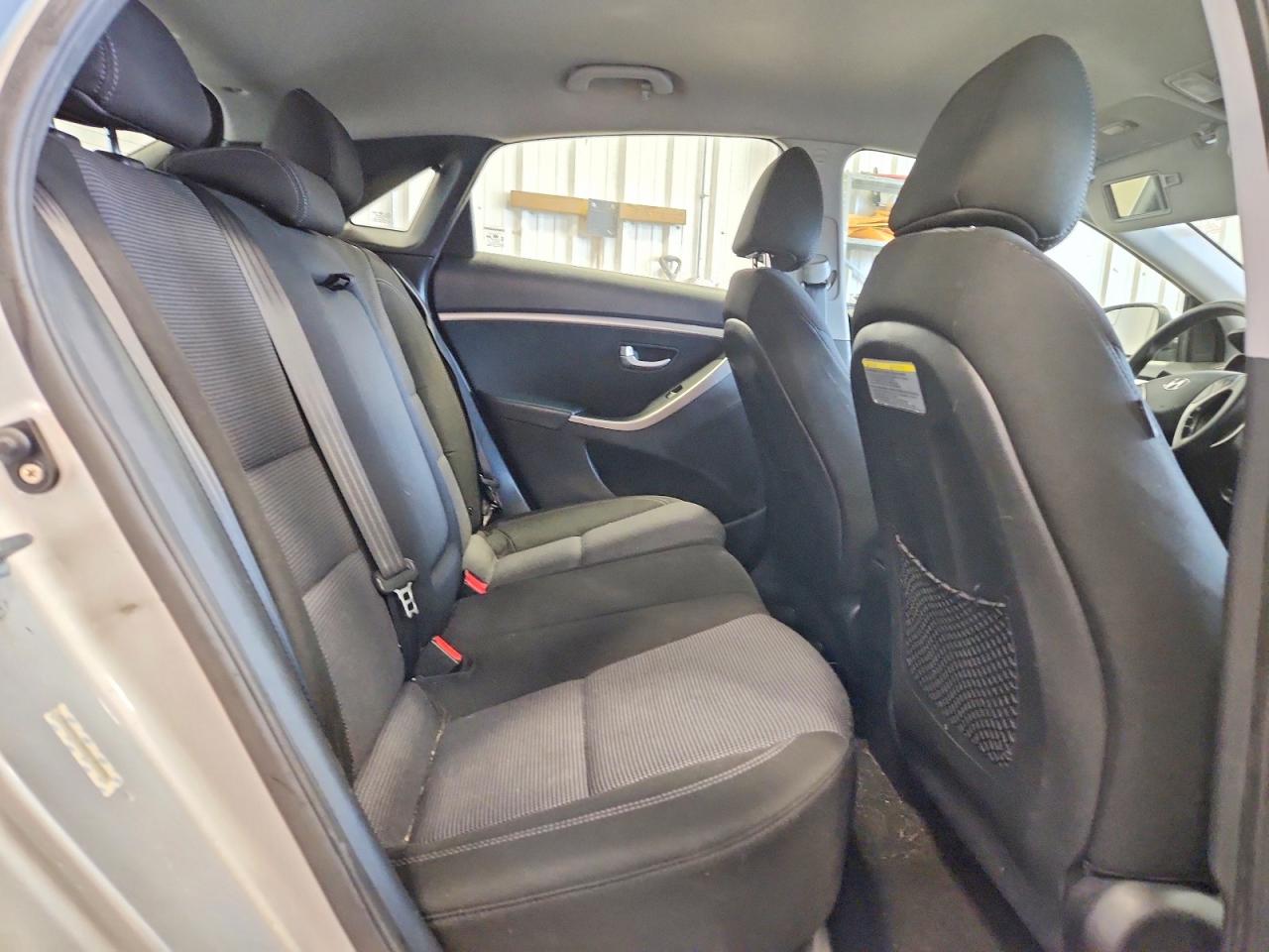 2014 Hyundai Elantra Gt Base Silver vin: KMHD35LH2EU165034