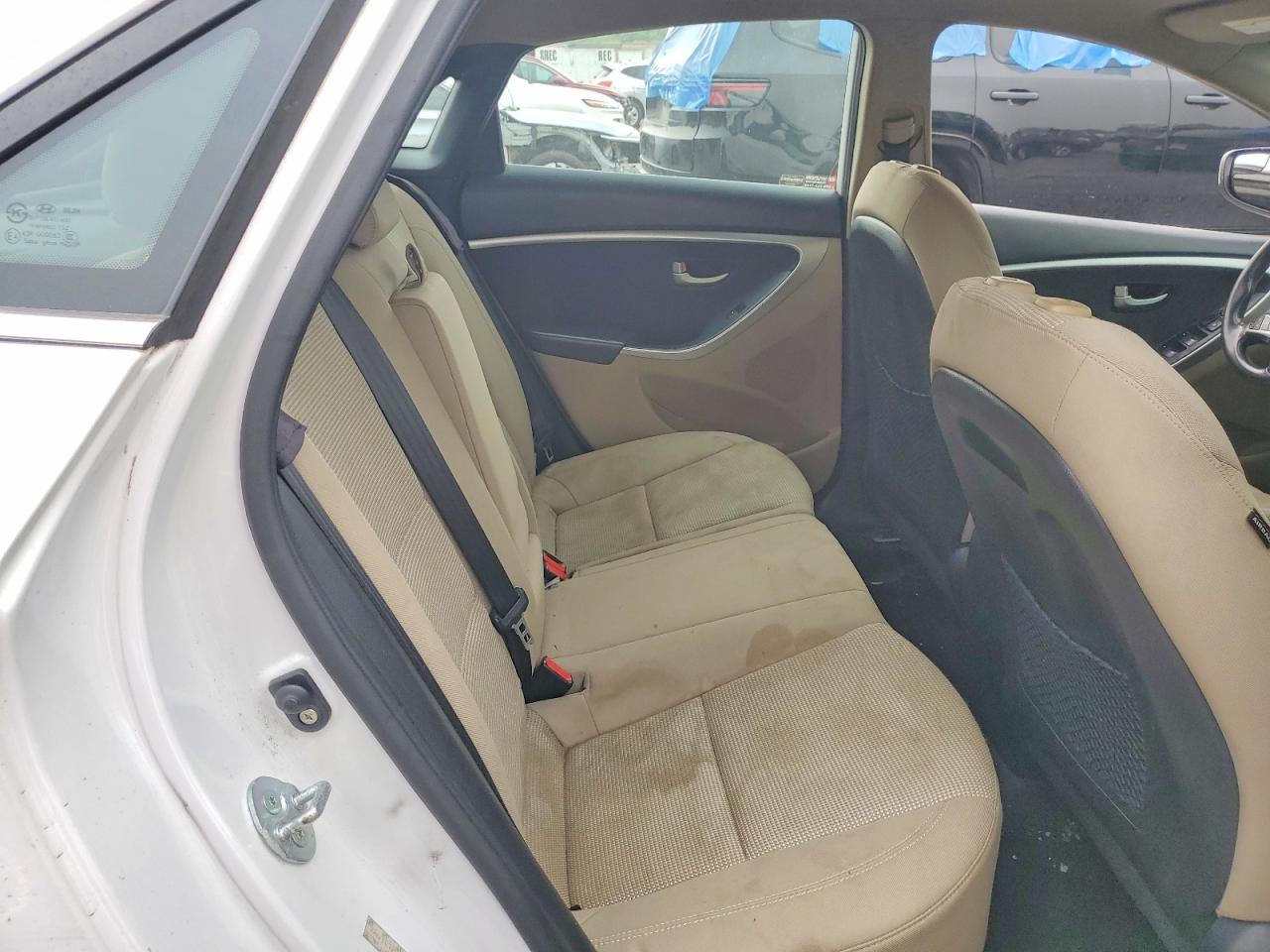 2014 Hyundai Elantra Gt Base White vin: KMHD35LH2EU166684