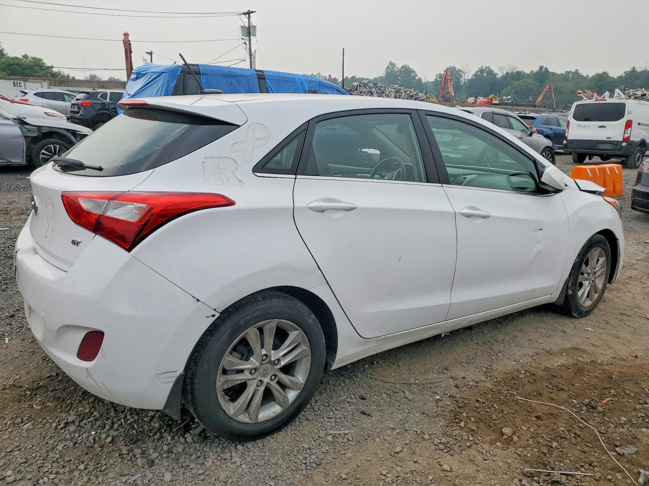 2014 Hyundai Elantra Gt Base White vin: KMHD35LH2EU166684