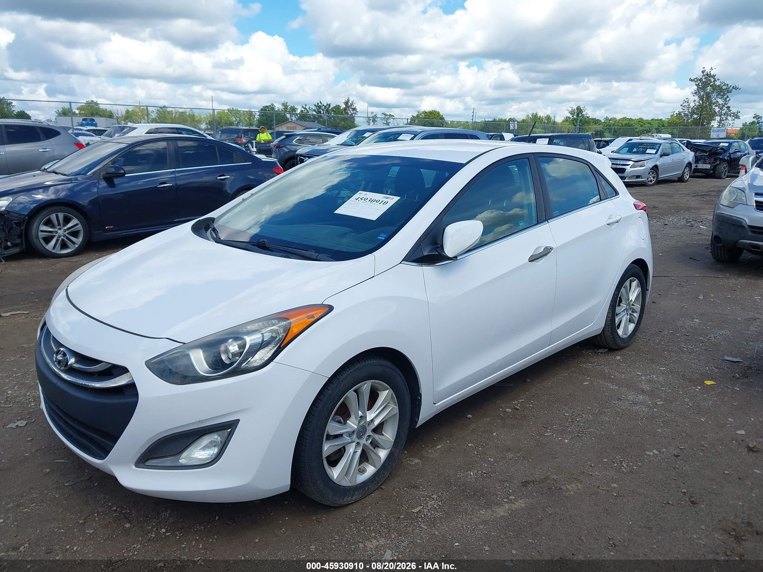 2014 Hyundai Elantra Gt   White vin: KMHD35LH2EU170914