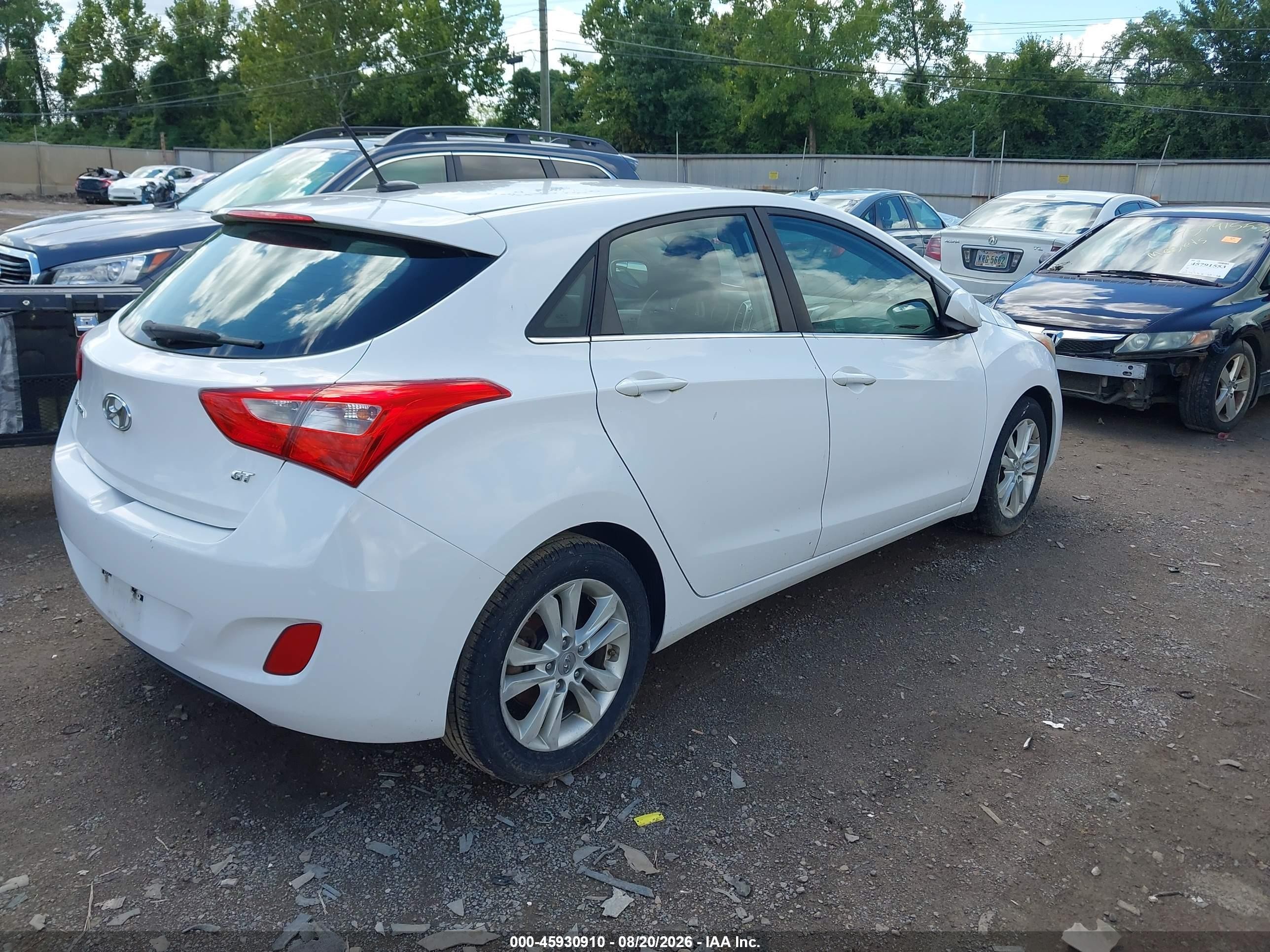 2014 Hyundai Elantra Gt   White vin: KMHD35LH2EU170914