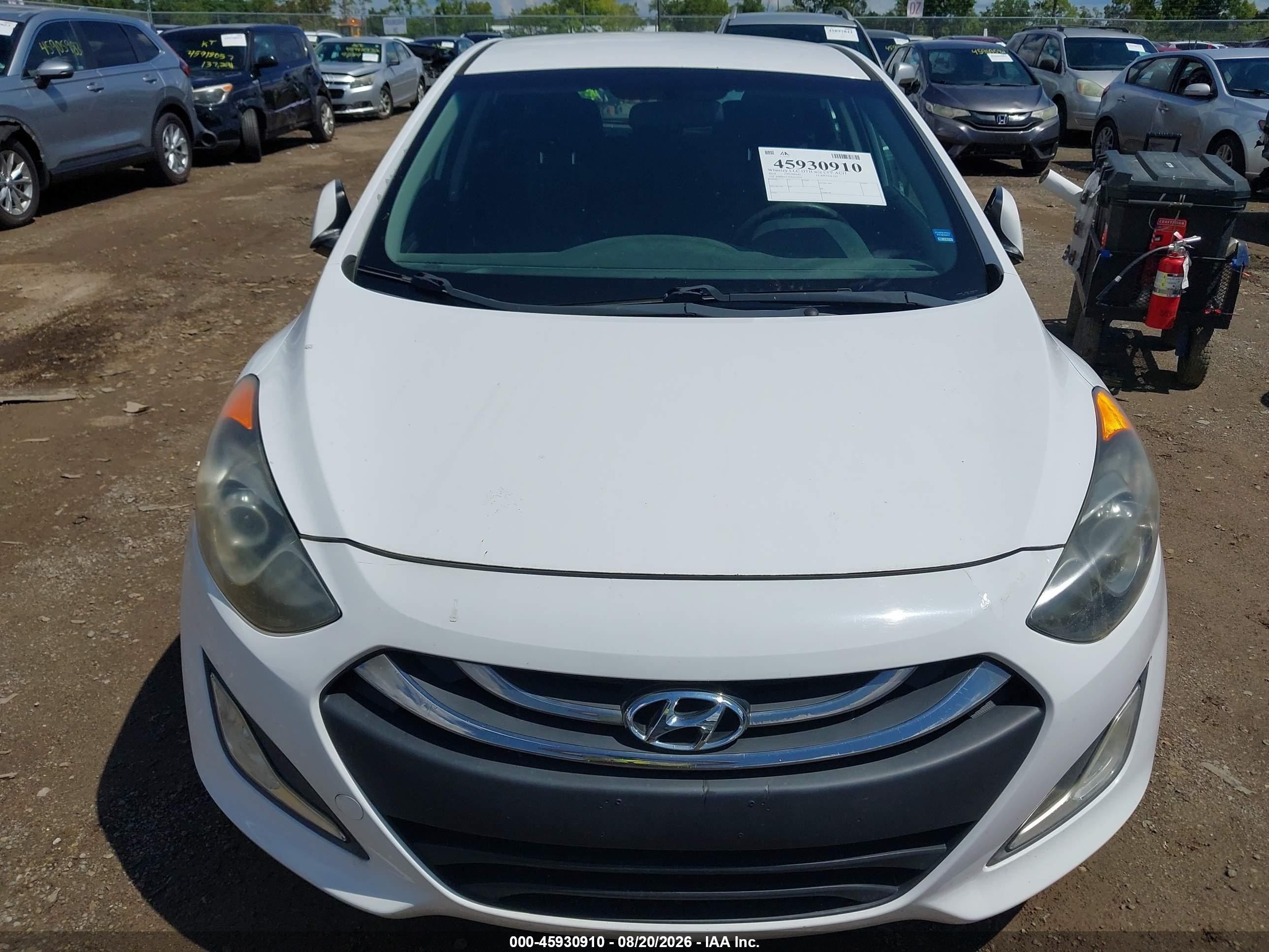 2014 Hyundai Elantra Gt   White vin: KMHD35LH2EU170914