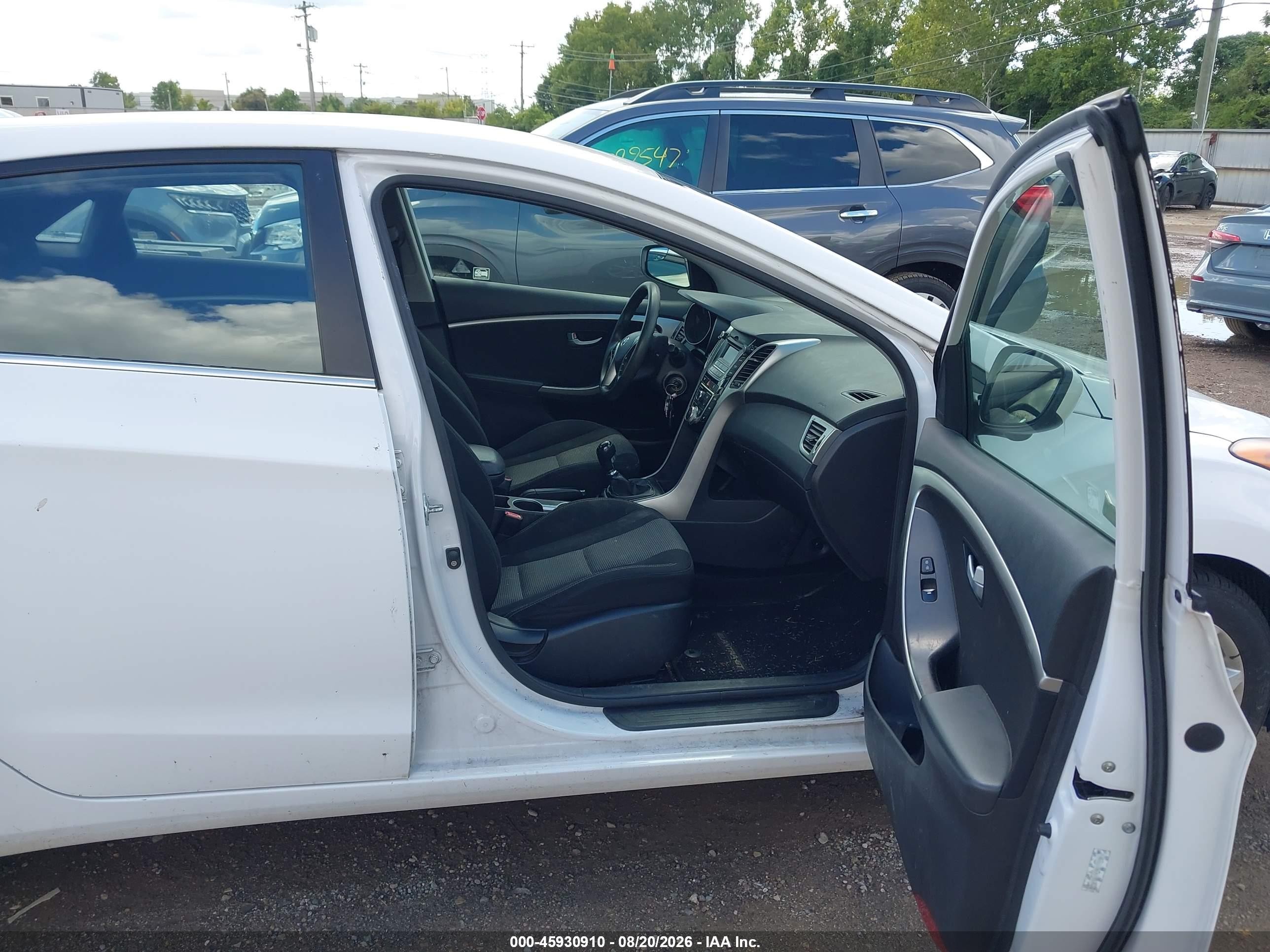 2014 Hyundai Elantra Gt   White vin: KMHD35LH2EU170914