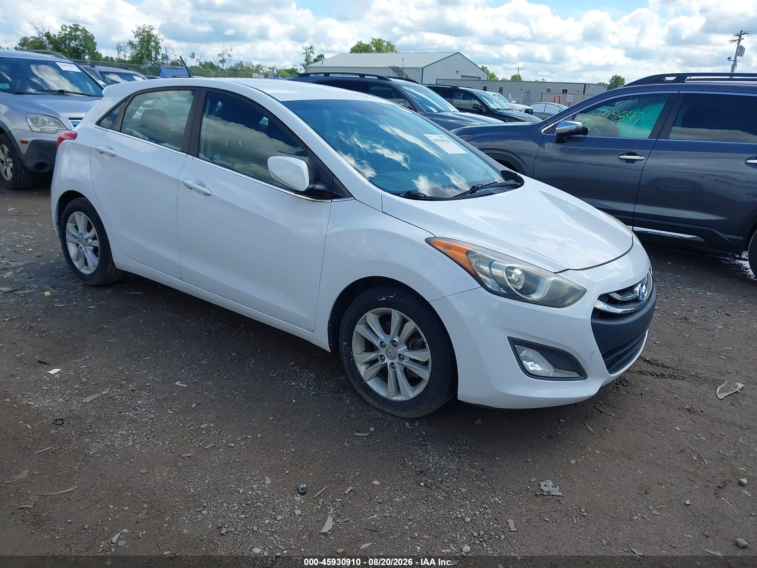 2014 Hyundai Elantra Gt   White vin: KMHD35LH2EU170914