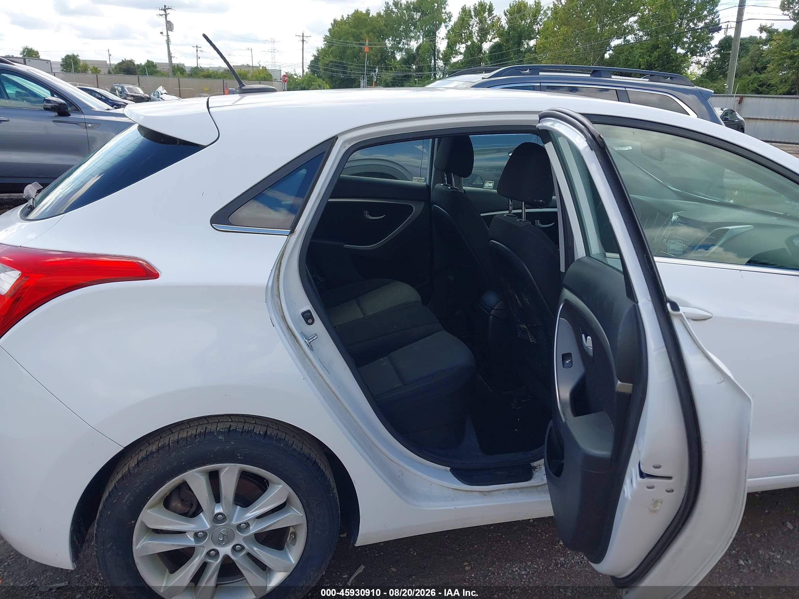2014 Hyundai Elantra Gt   White vin: KMHD35LH2EU170914