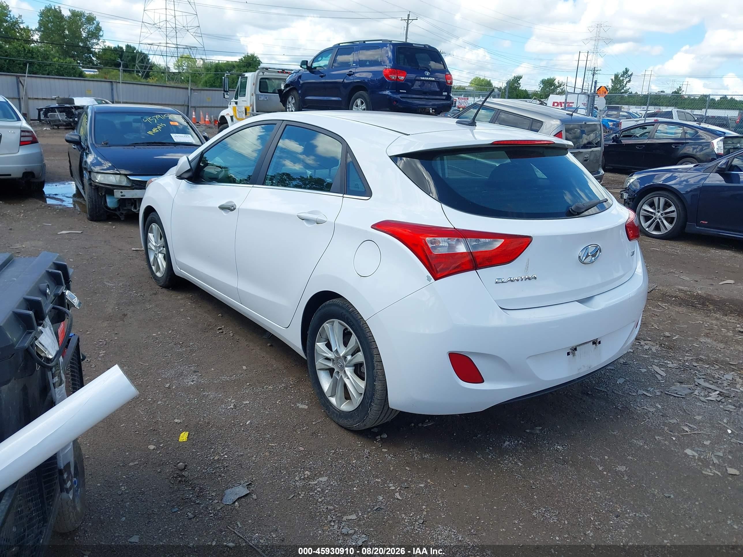 2014 Hyundai Elantra Gt   White vin: KMHD35LH2EU170914