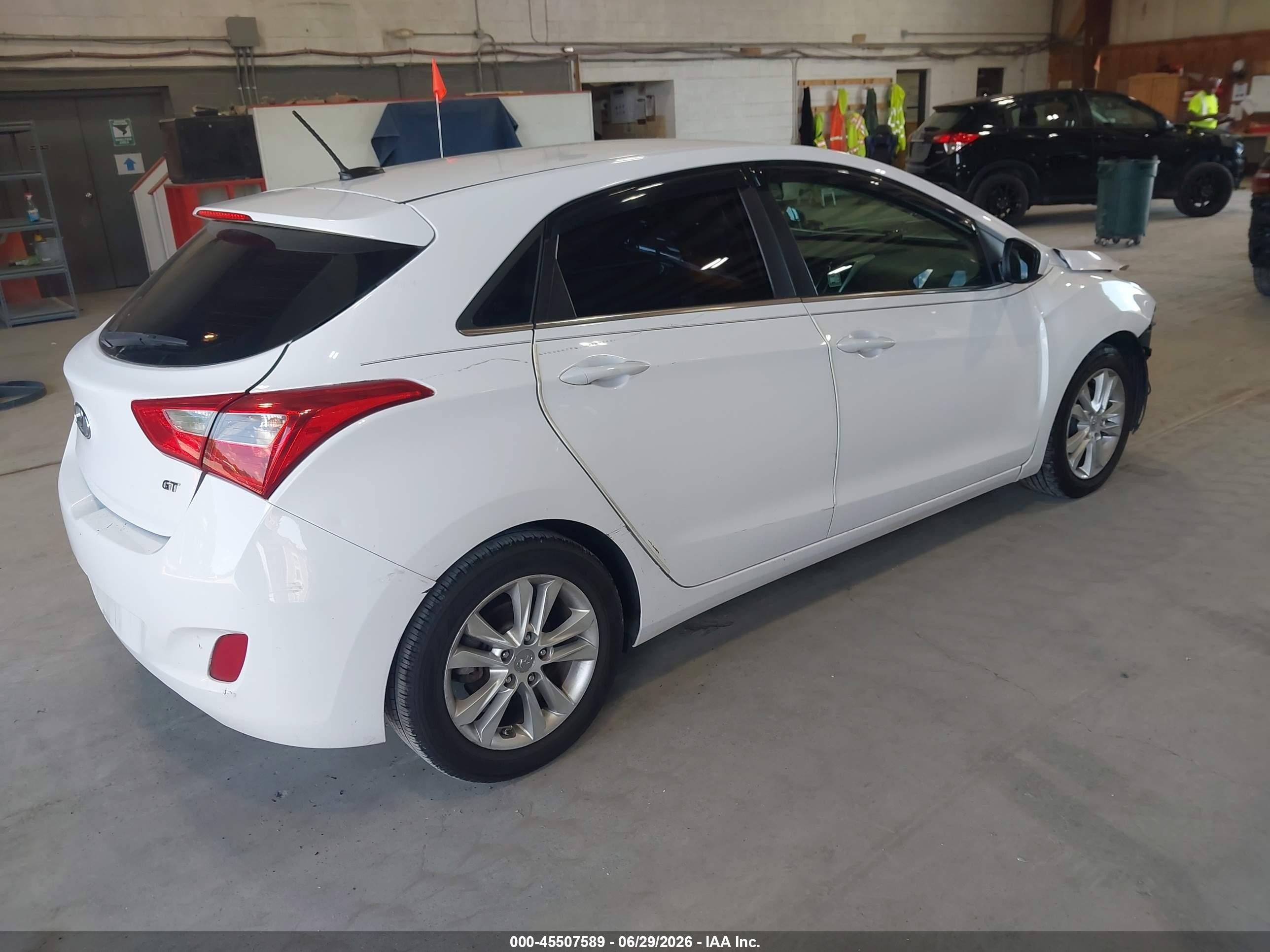 2014 Hyundai Elantra Gt   White vin: KMHD35LH2EU205192