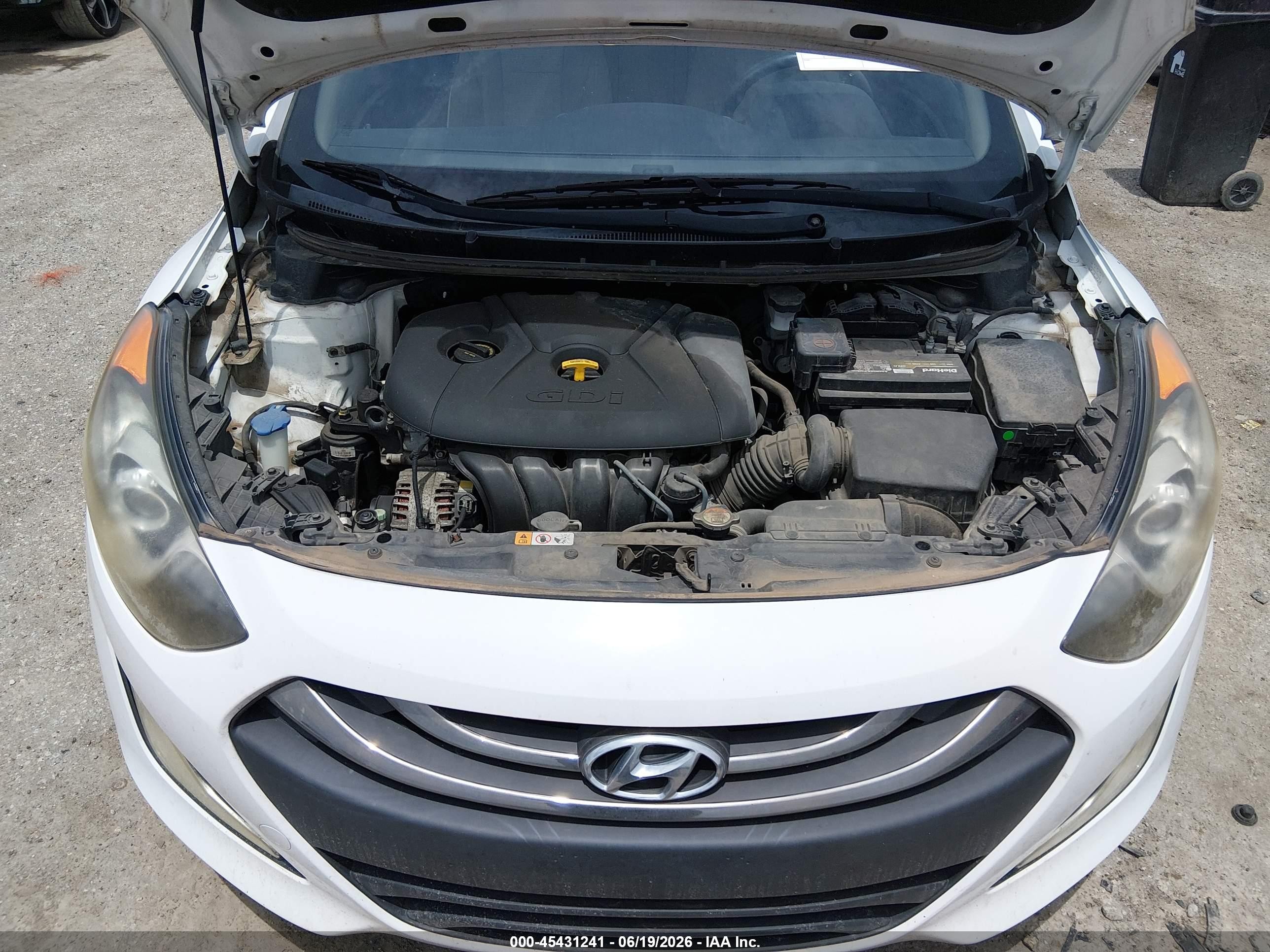 2014 Hyundai Elantra Gt   White vin: KMHD35LH2EU208349