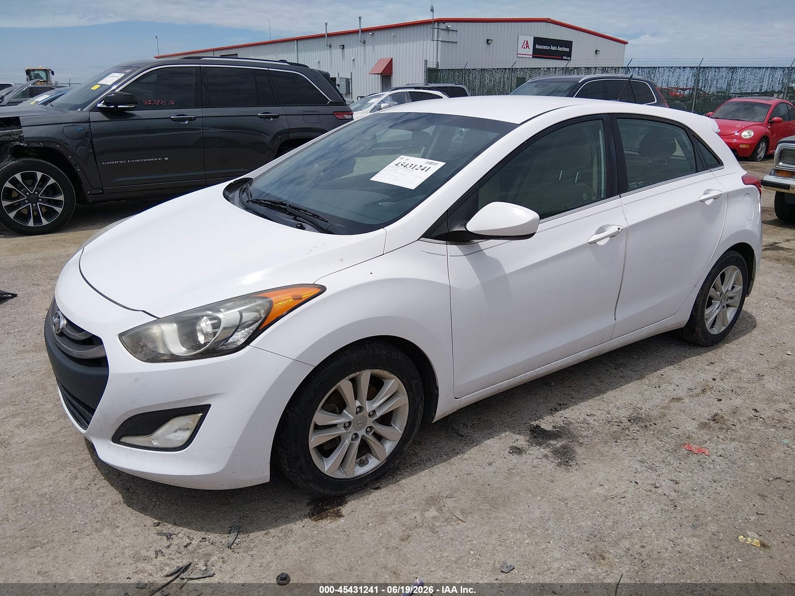 2014 Hyundai Elantra Gt   White vin: KMHD35LH2EU208349