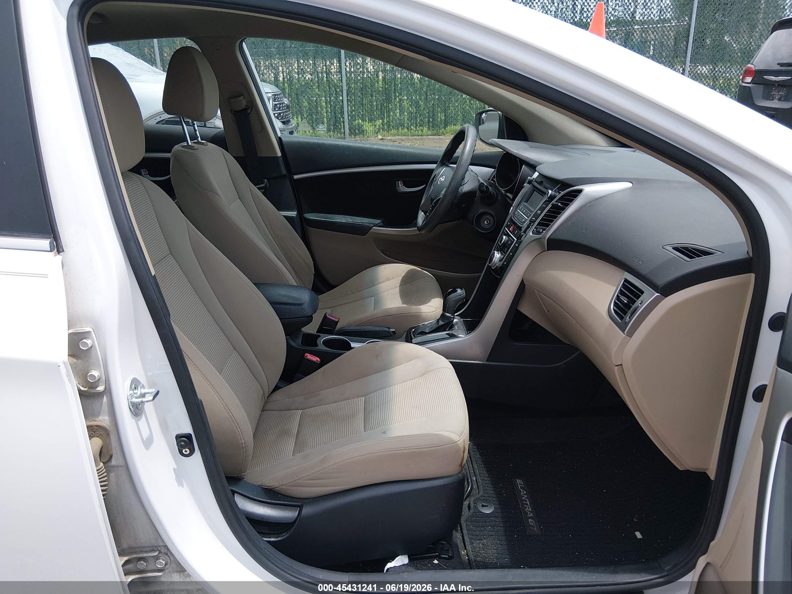 2014 Hyundai Elantra Gt   White vin: KMHD35LH2EU208349