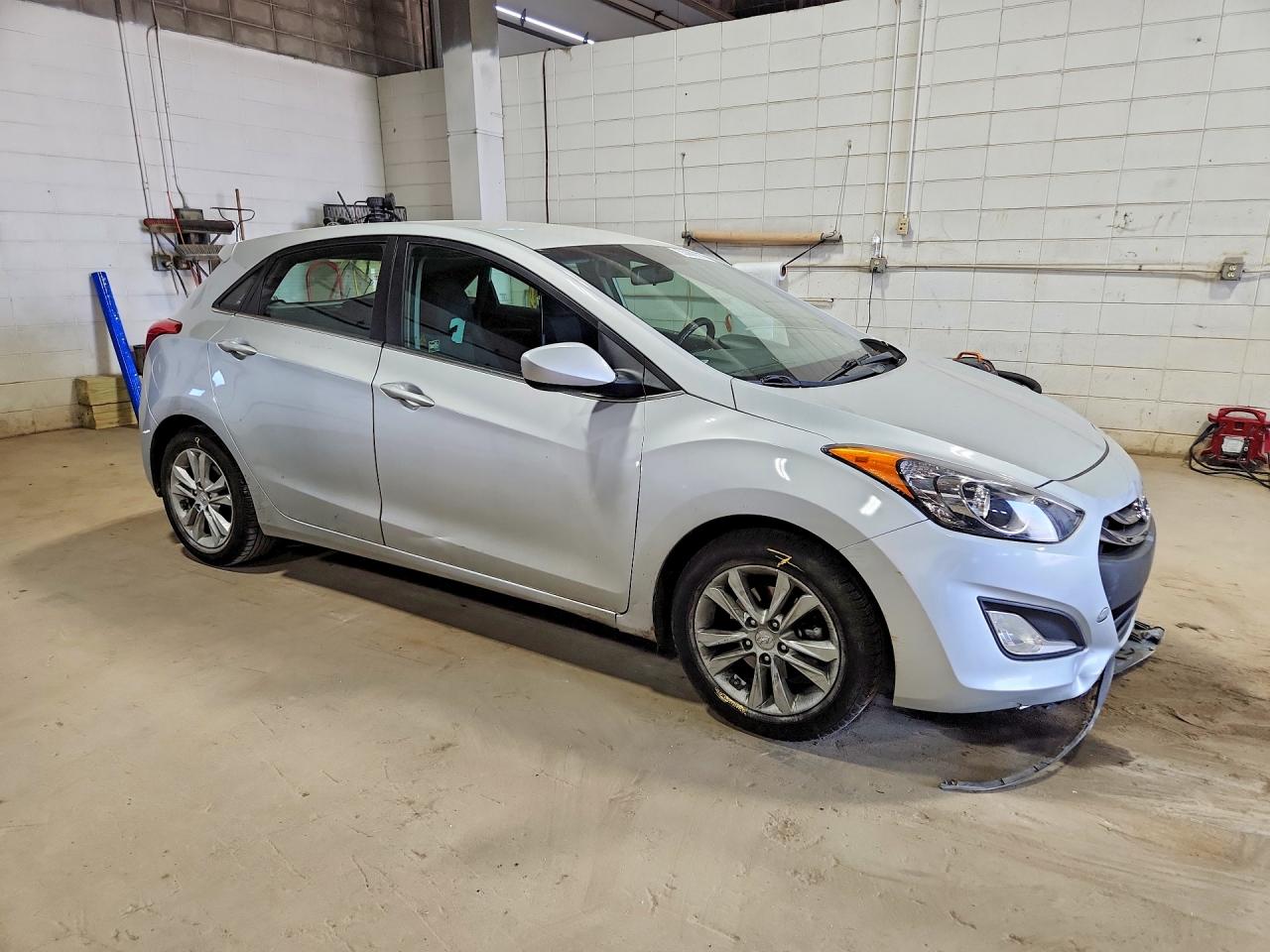2014 Hyundai Elantra Gt Base Silver vin: KMHD35LH2EU219352