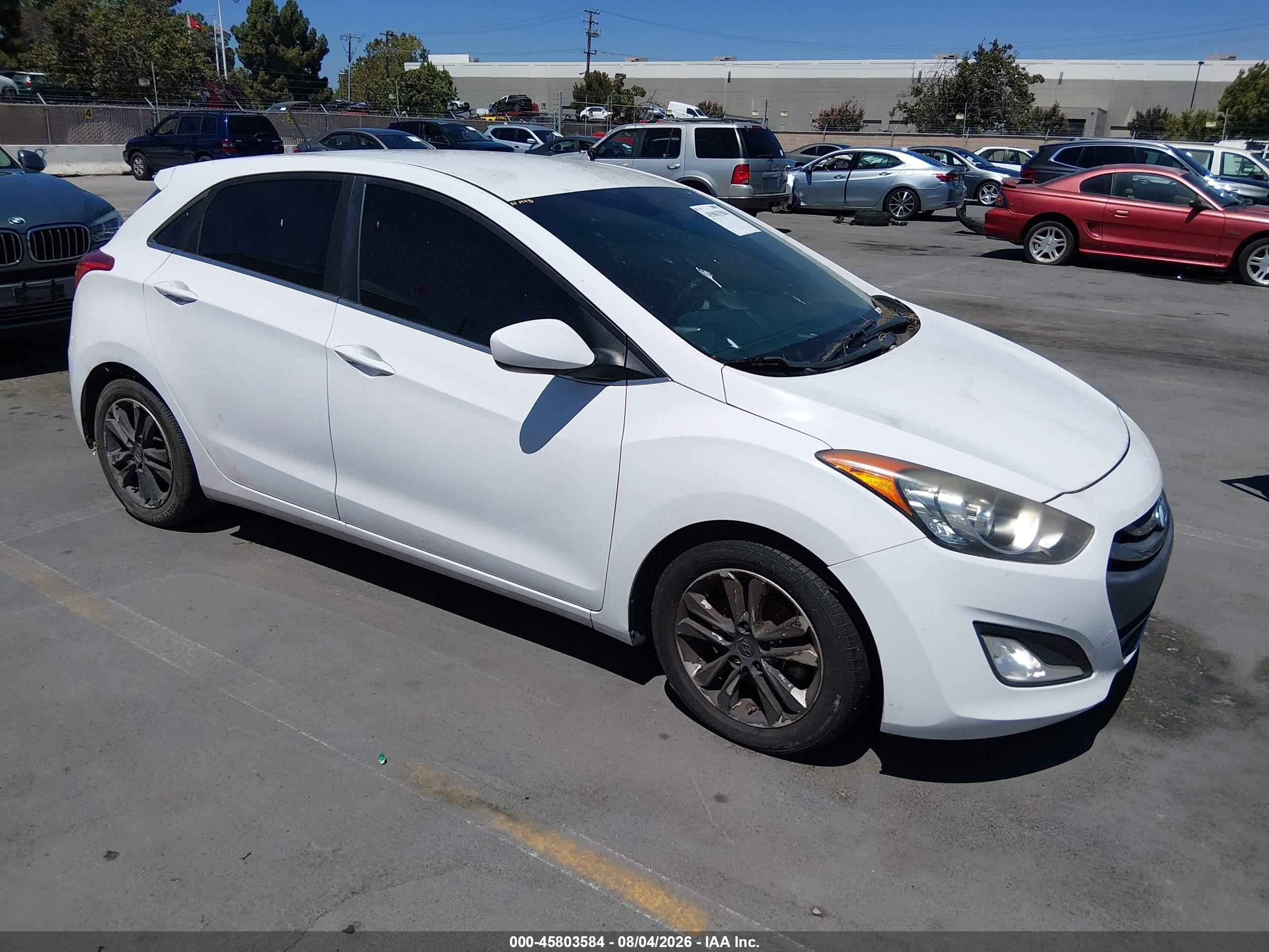 2015 Hyundai Elantra Gt   White vin: KMHD35LH2FU250652