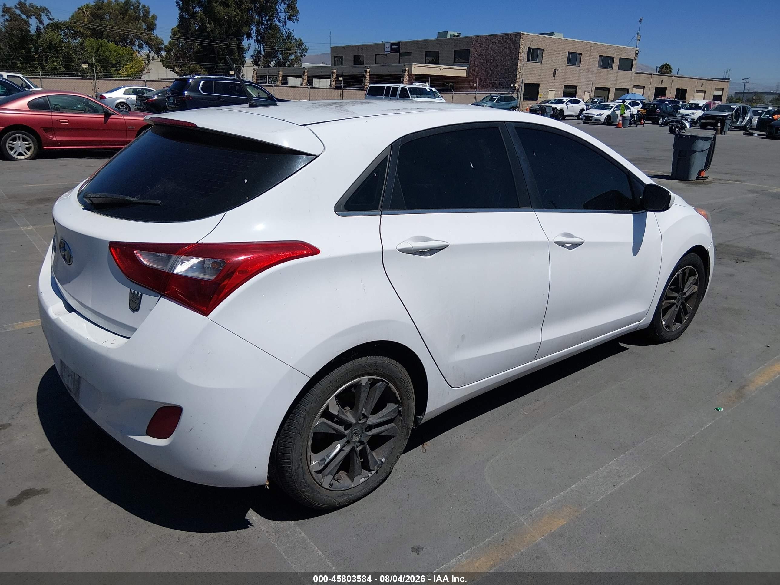 2015 Hyundai Elantra Gt   White vin: KMHD35LH2FU250652