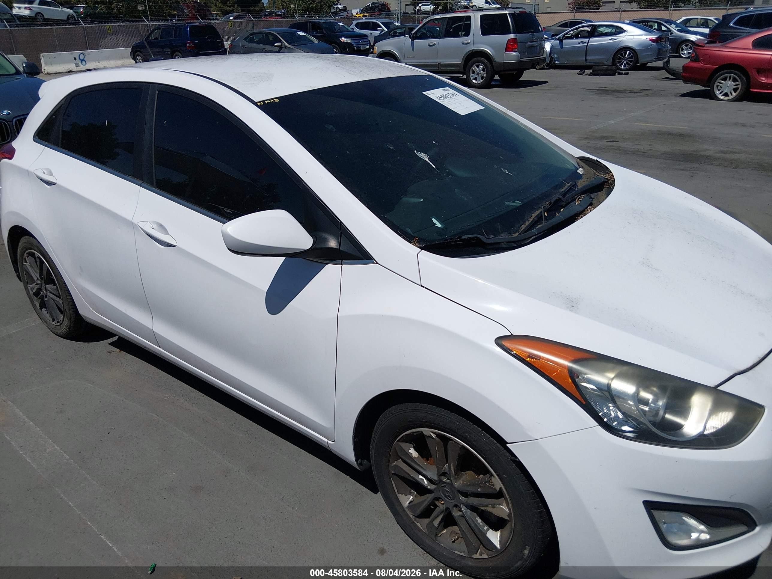 2015 Hyundai Elantra Gt   White vin: KMHD35LH2FU250652