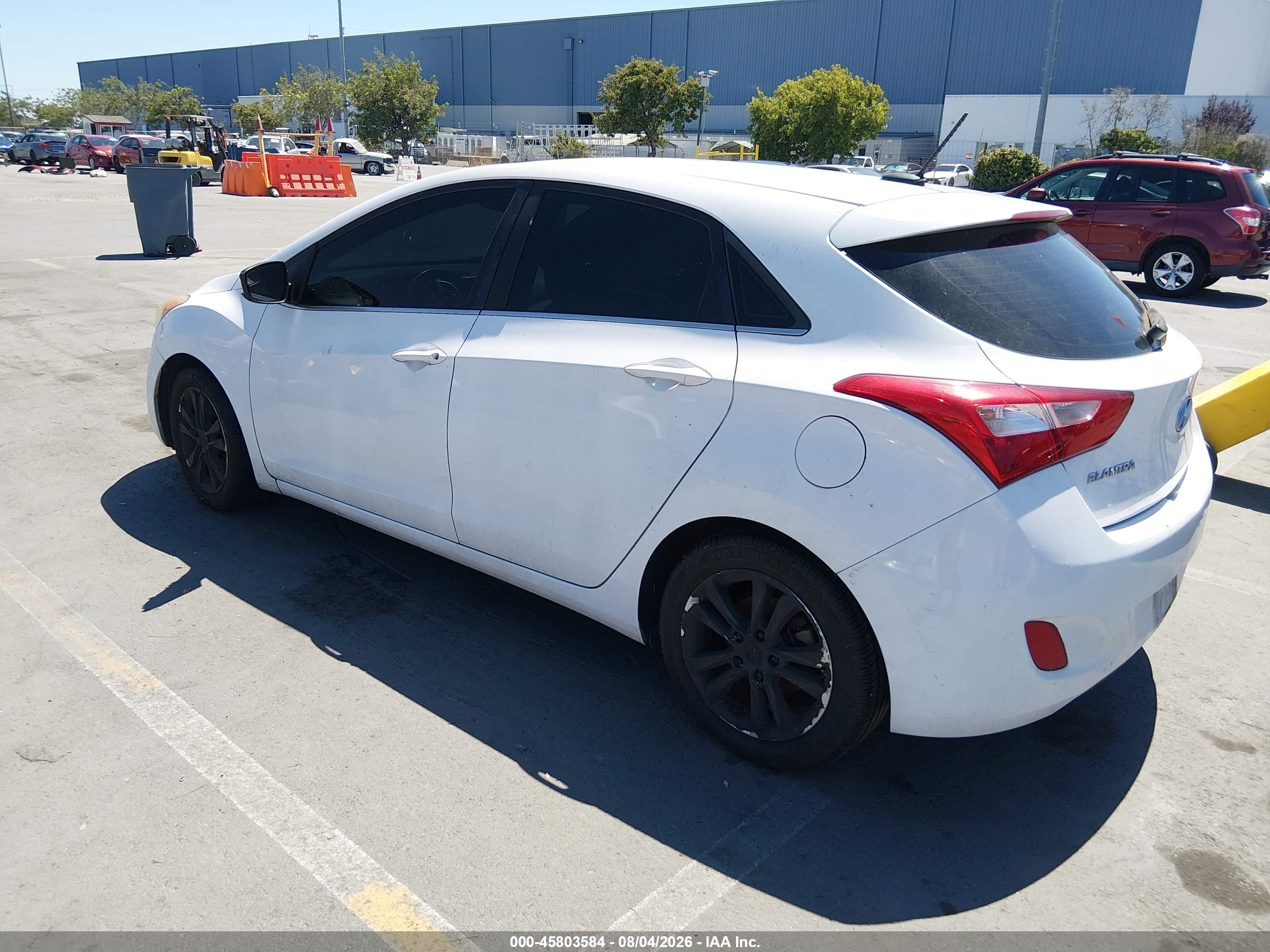 2015 Hyundai Elantra Gt   White vin: KMHD35LH2FU250652