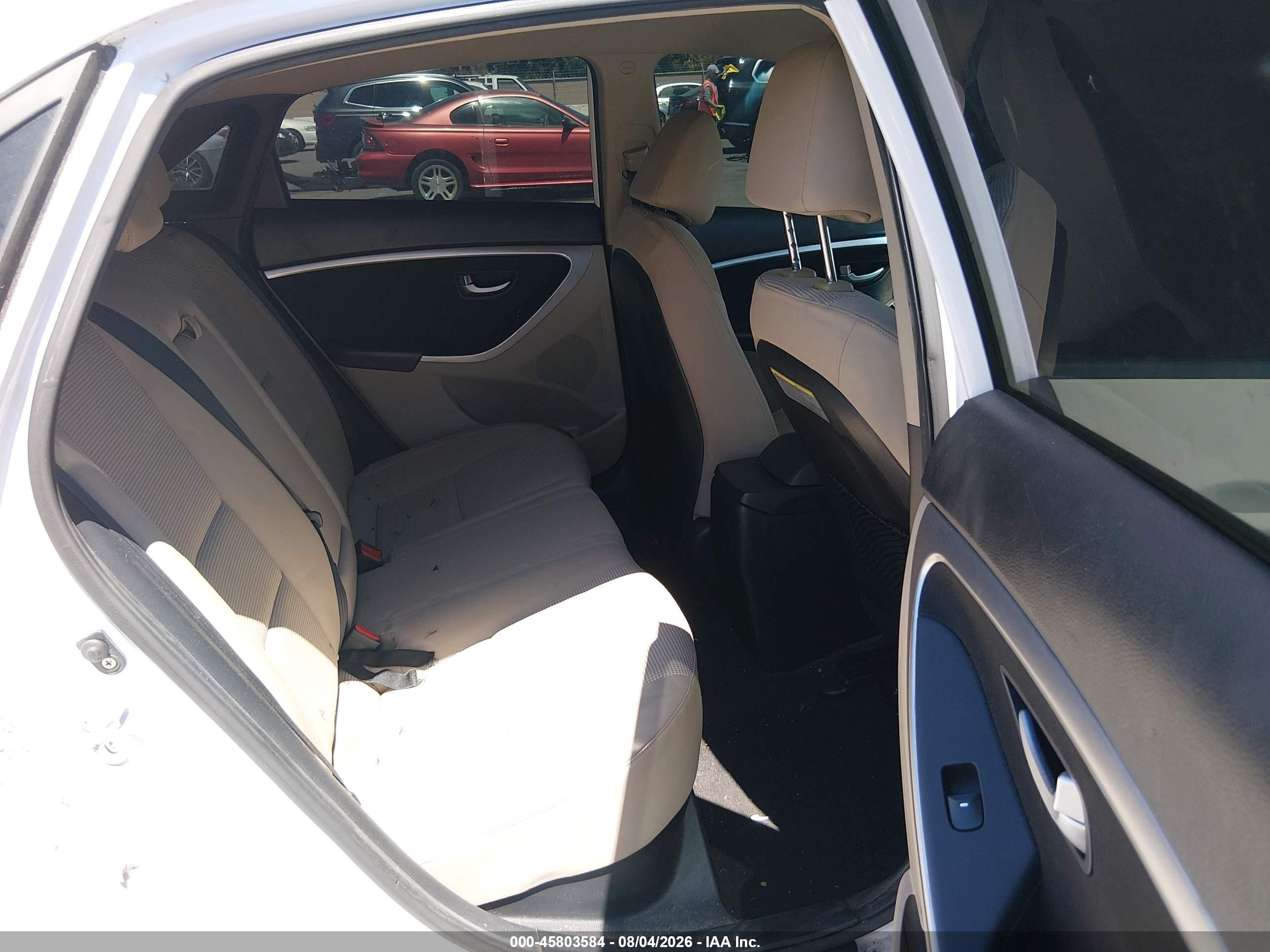 2015 Hyundai Elantra Gt   White vin: KMHD35LH2FU250652
