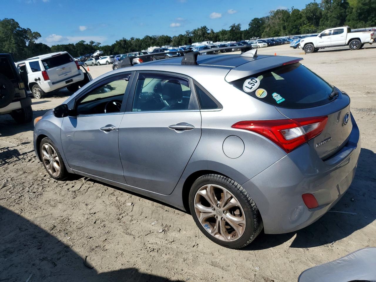 2014 Hyundai Elantra Gt Base Silver vin: KMHD35LH3EU171165