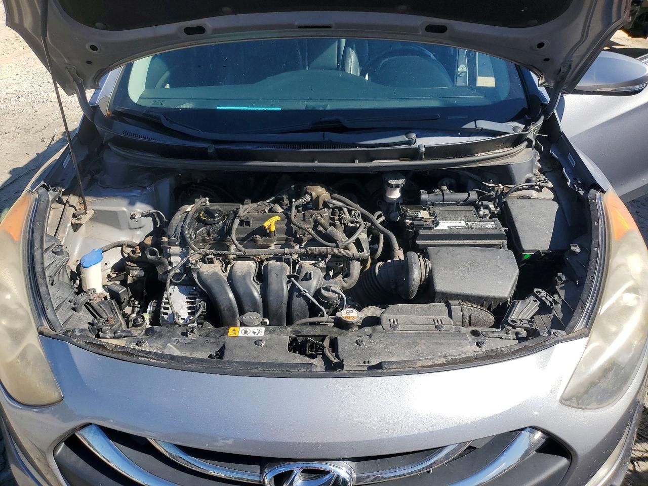 2014 Hyundai Elantra Gt Base Silver vin: KMHD35LH3EU171165