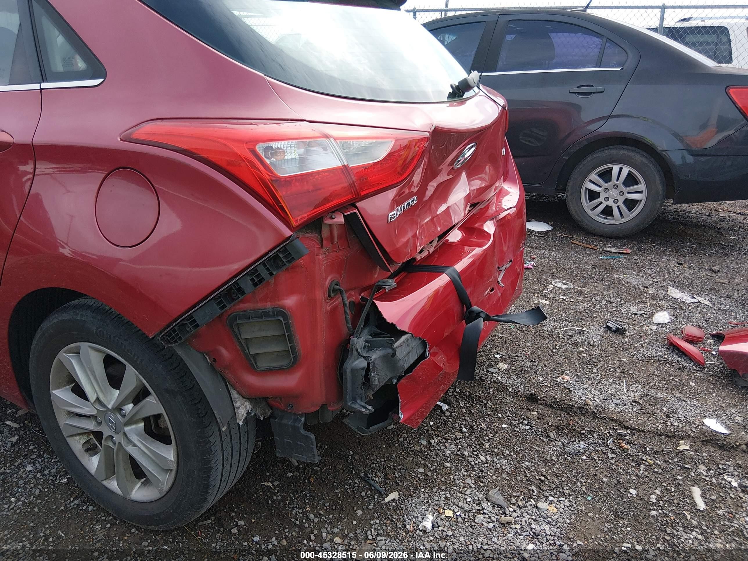 2014 Hyundai Elantra Gt   Red vin: KMHD35LH3EU172087