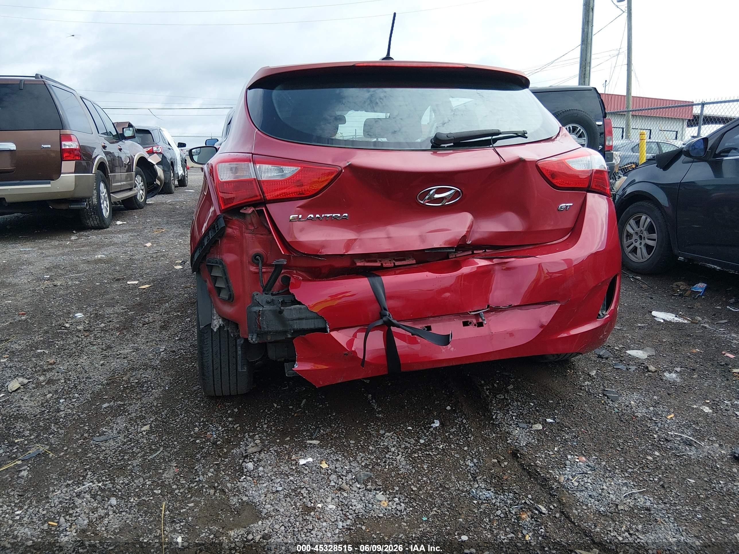 2014 Hyundai Elantra Gt   Red vin: KMHD35LH3EU172087