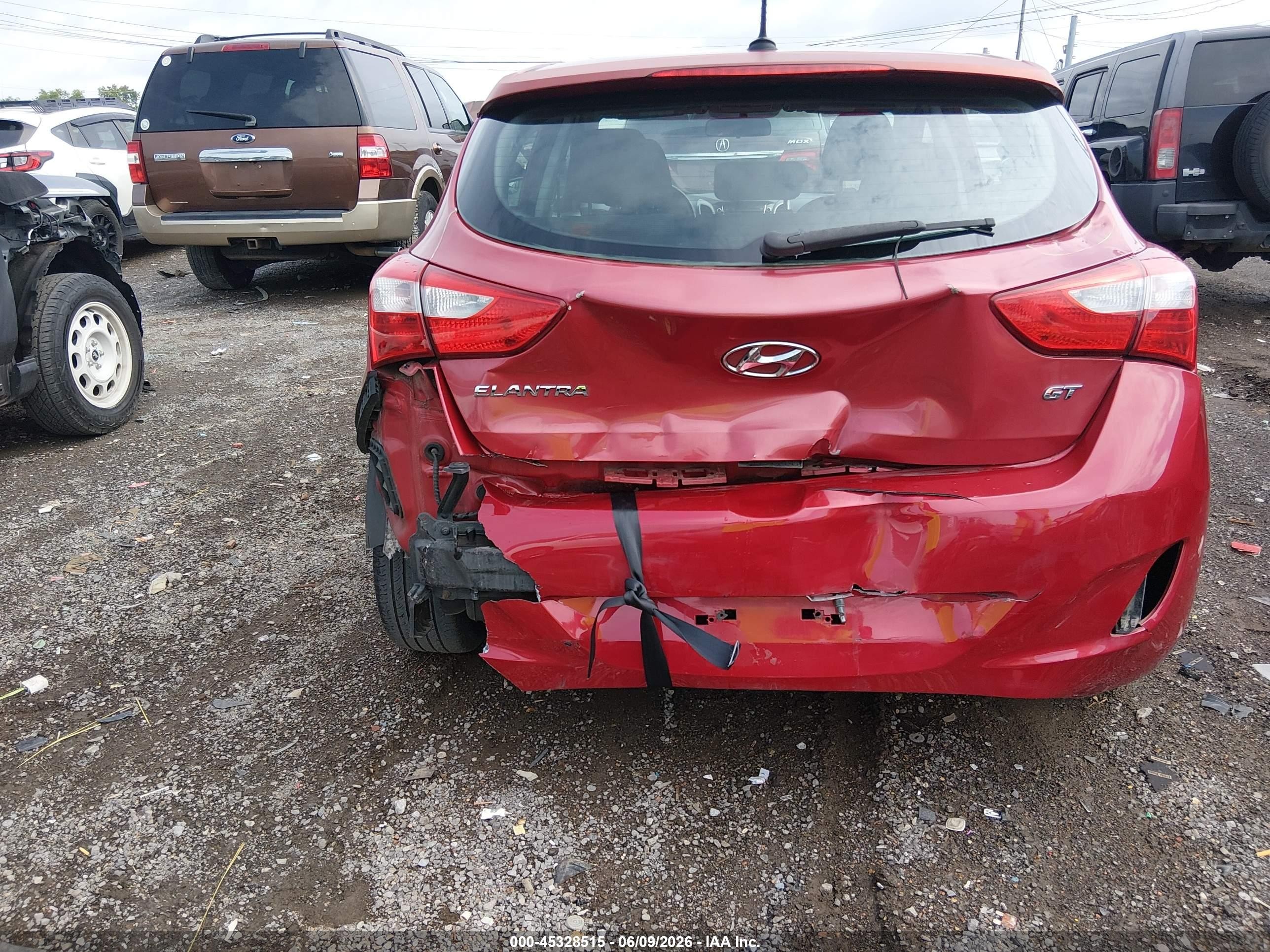 2014 Hyundai Elantra Gt   Red vin: KMHD35LH3EU172087