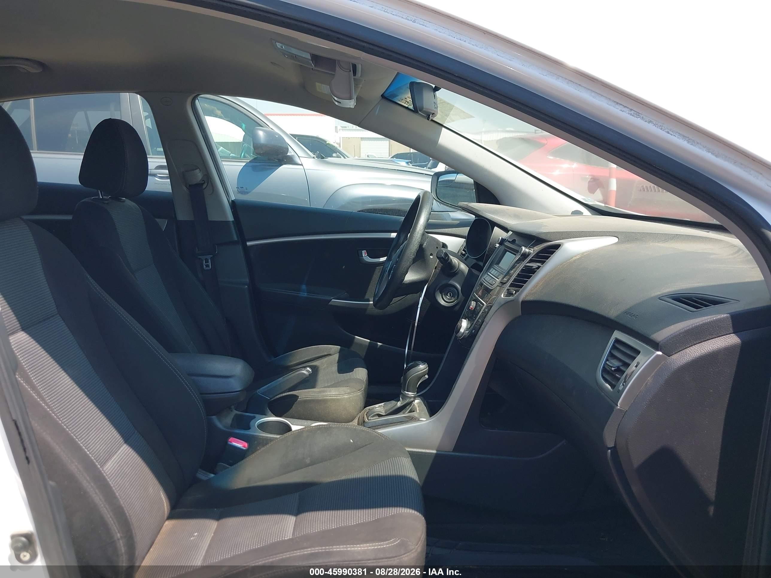 2014 Hyundai Elantra Gt   White vin: KMHD35LH3EU172428