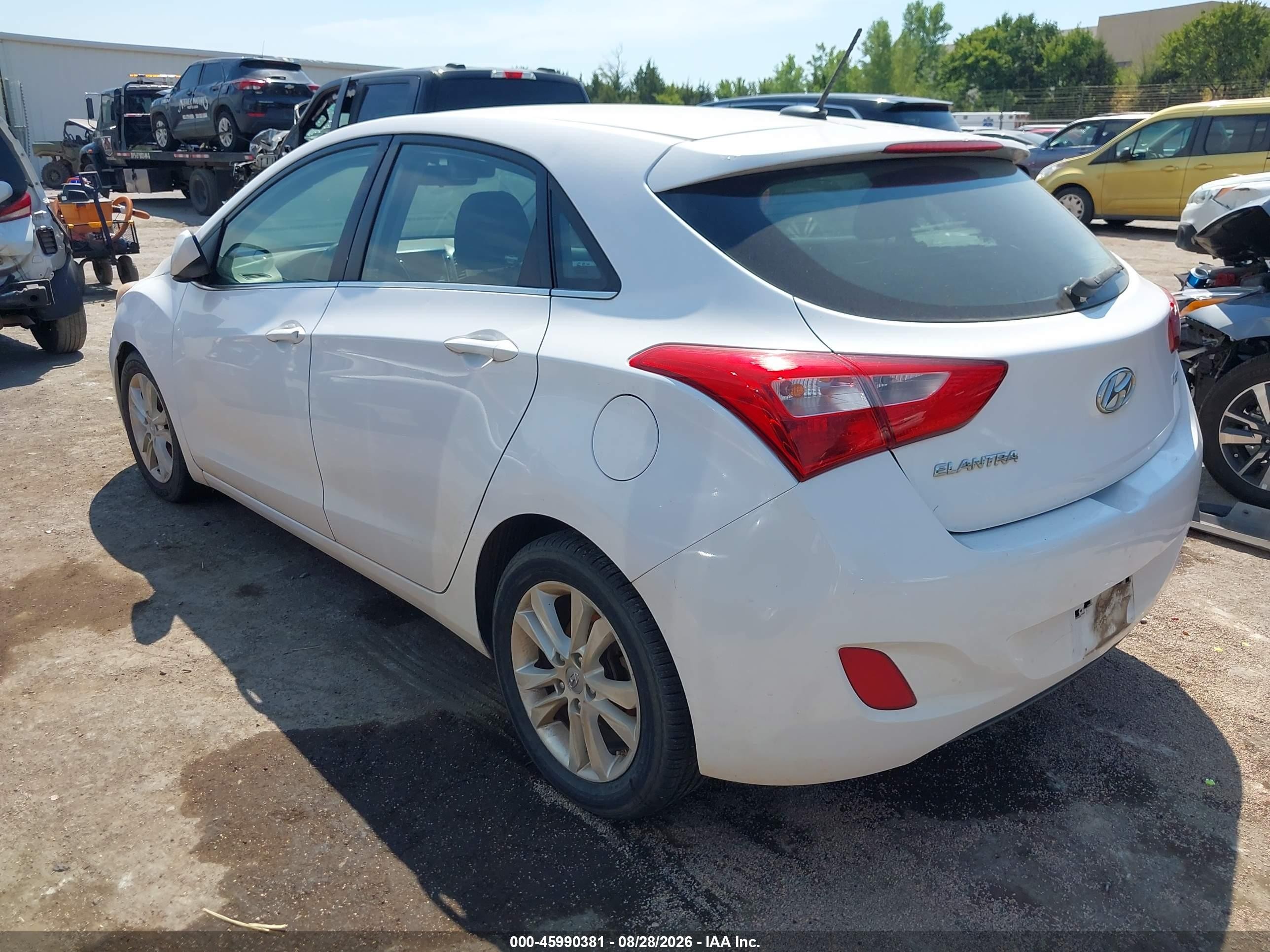 2014 Hyundai Elantra Gt   White vin: KMHD35LH3EU172428