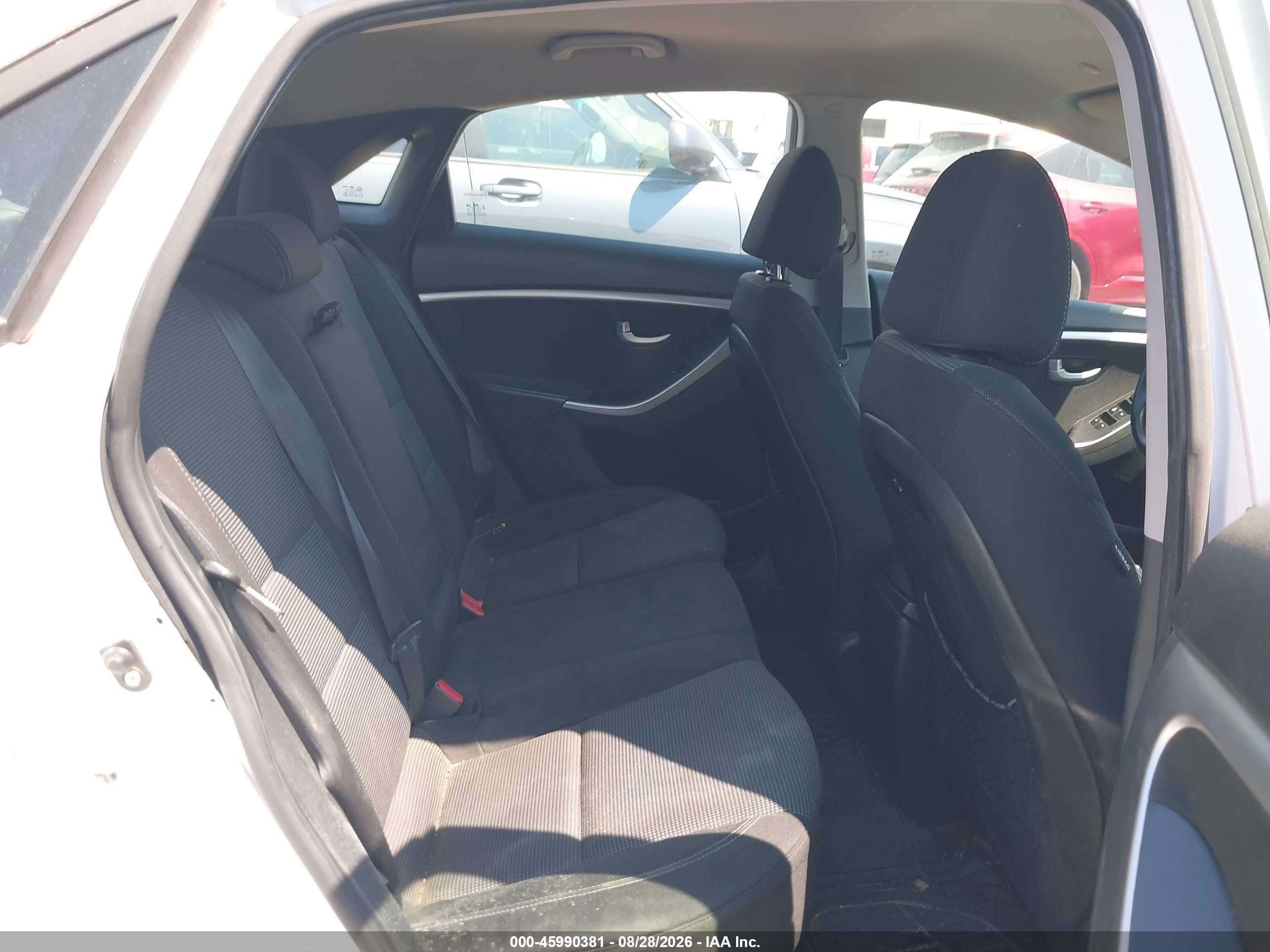 2014 Hyundai Elantra Gt   White vin: KMHD35LH3EU172428