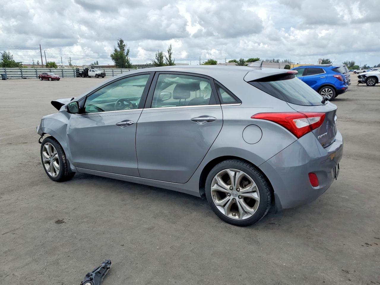 2014 Hyundai Elantra Gt Base Silver vin: KMHD35LH3EU184711