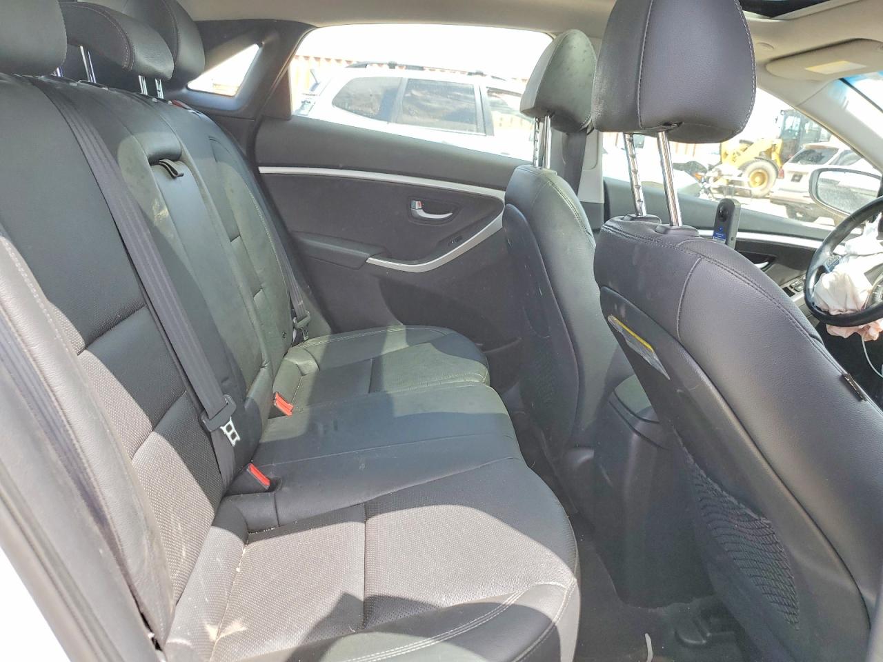 2014 Hyundai Elantra Gt Base Silver vin: KMHD35LH3EU184790