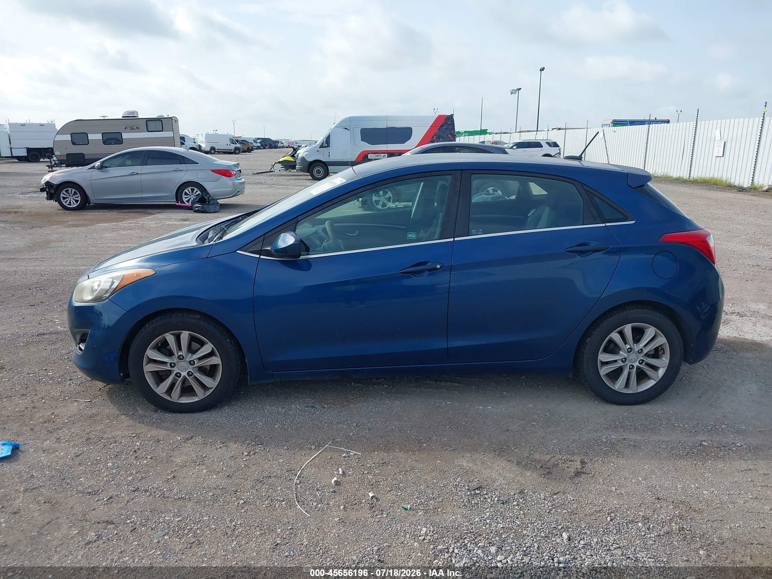 2014 Hyundai Elantra Gt   Blue vin: KMHD35LH3EU191870