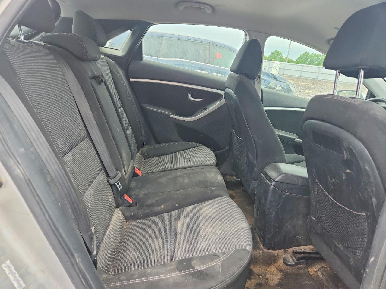 2014 Hyundai Elantra Gt Base Silver vin: KMHD35LH3EU195420