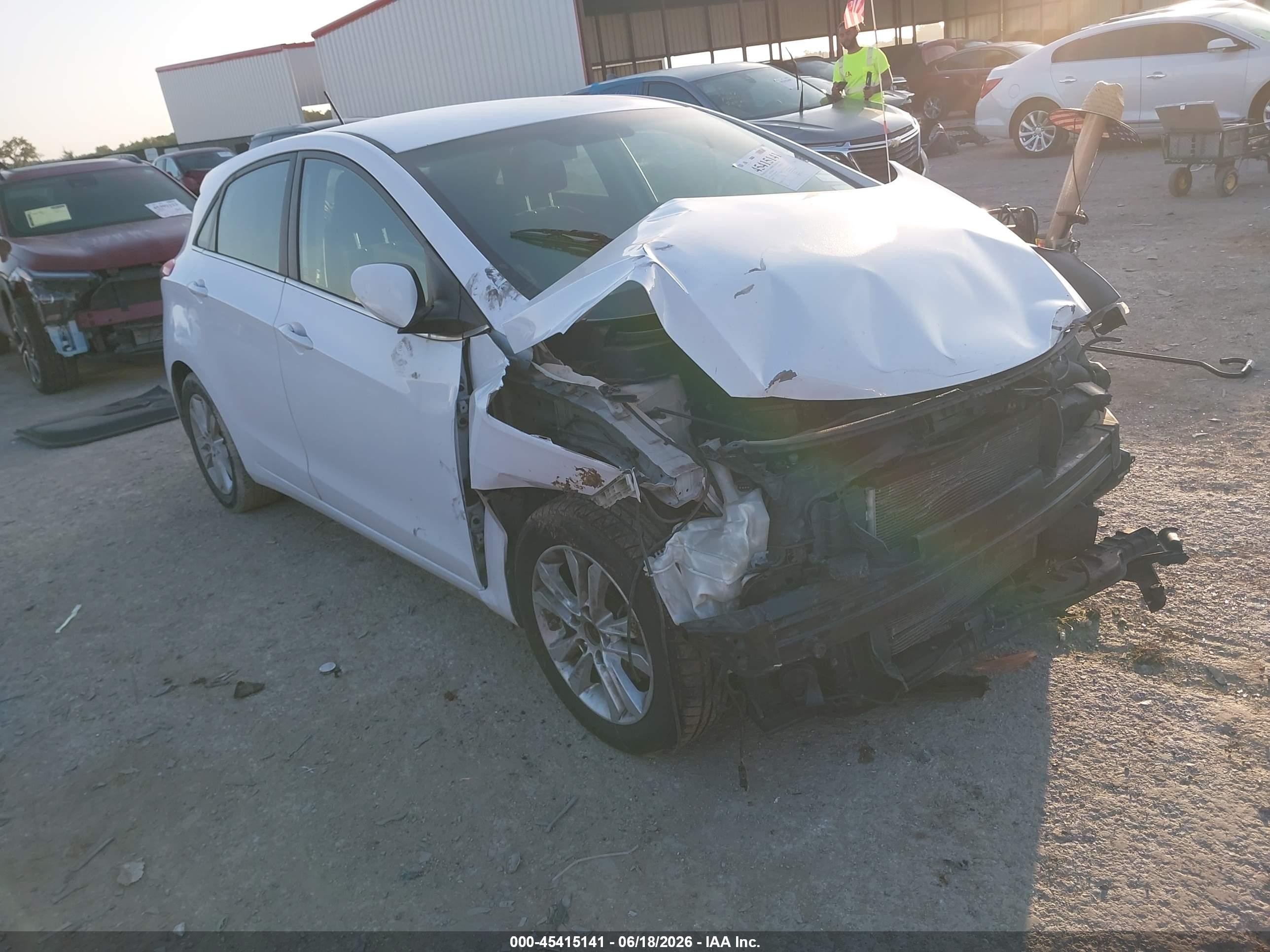 2015 Hyundai Elantra Gt   White vin: KMHD35LH3FU248411