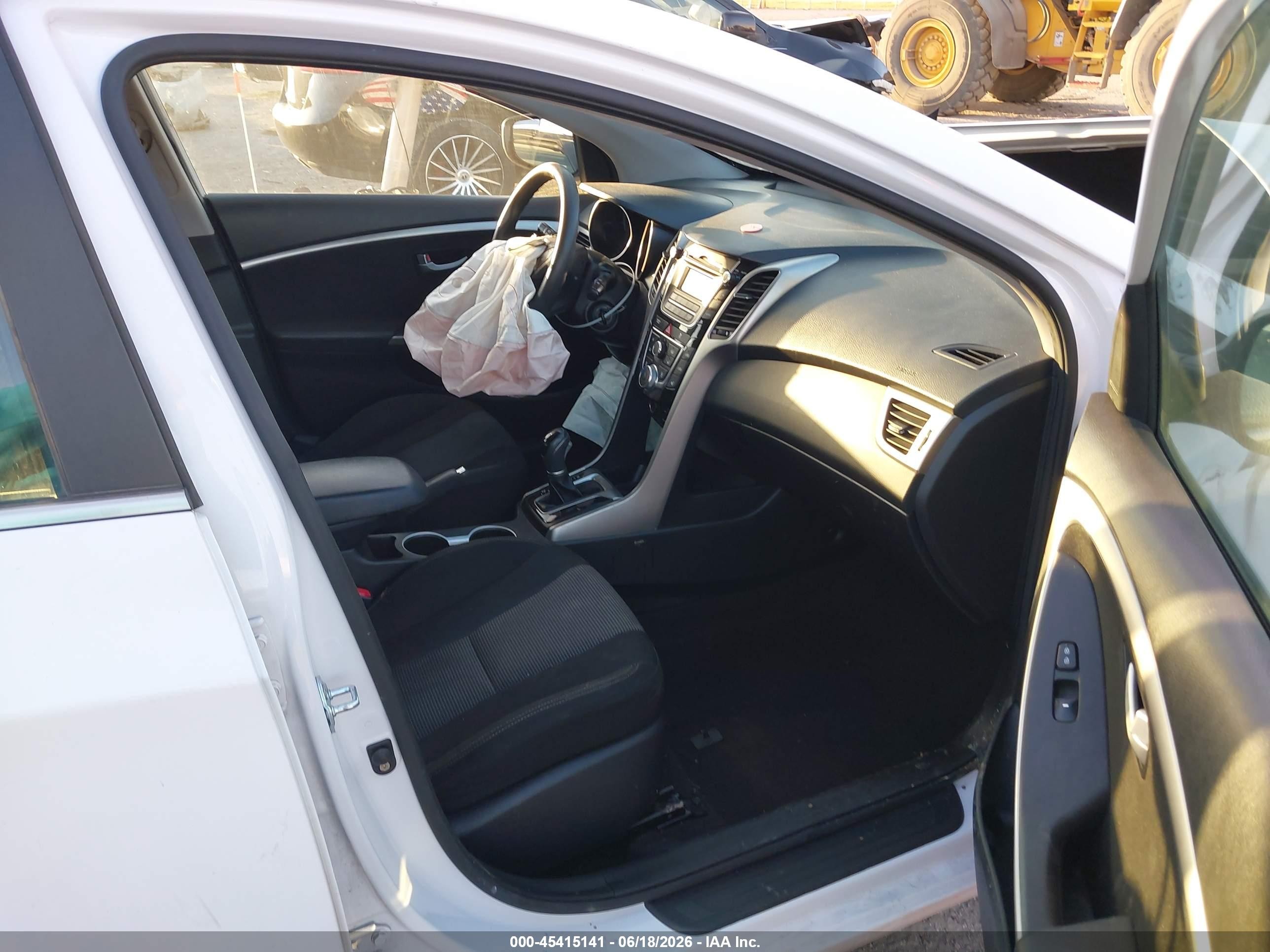 2015 Hyundai Elantra Gt   White vin: KMHD35LH3FU248411