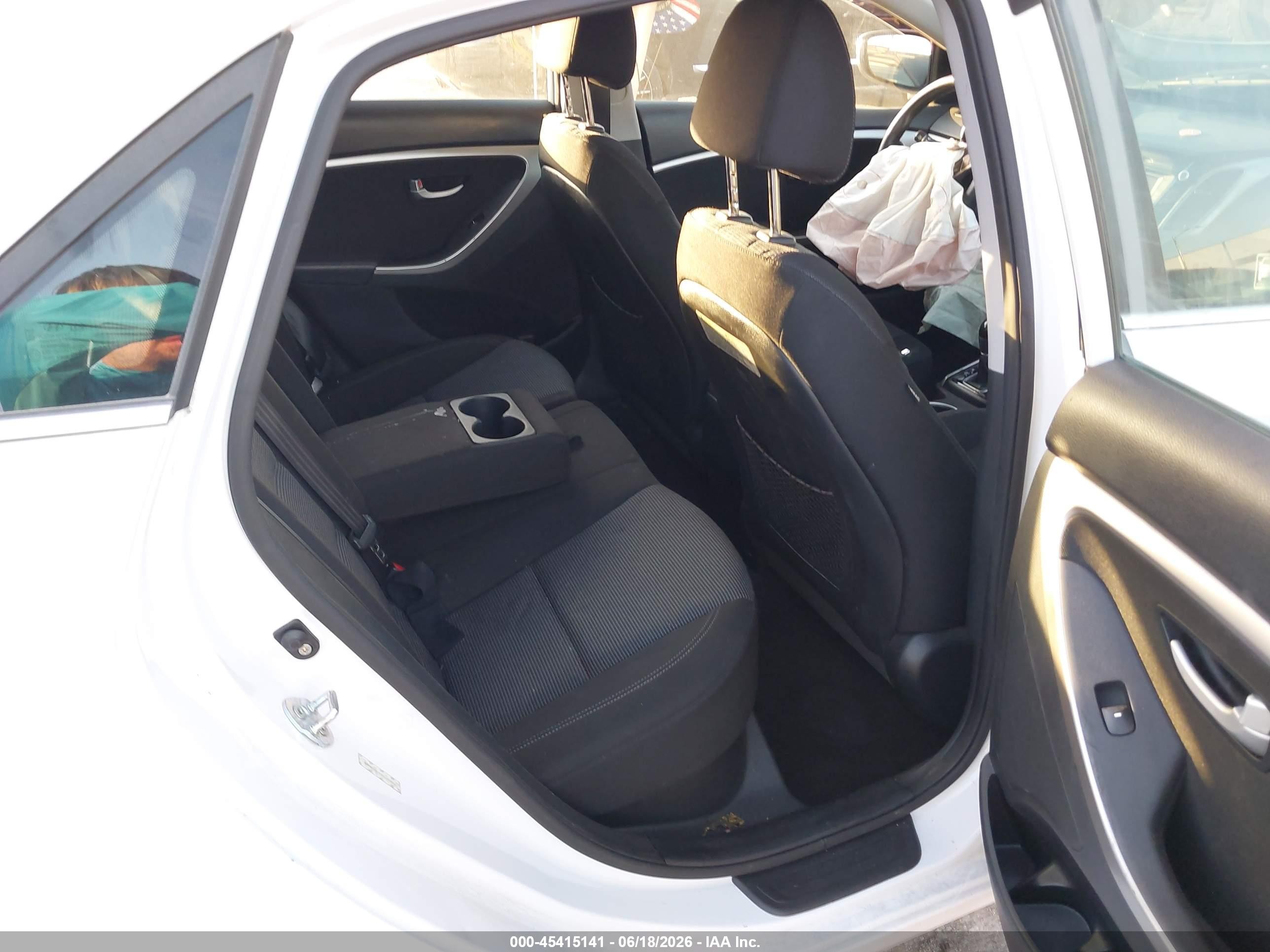 2015 Hyundai Elantra Gt   White vin: KMHD35LH3FU248411