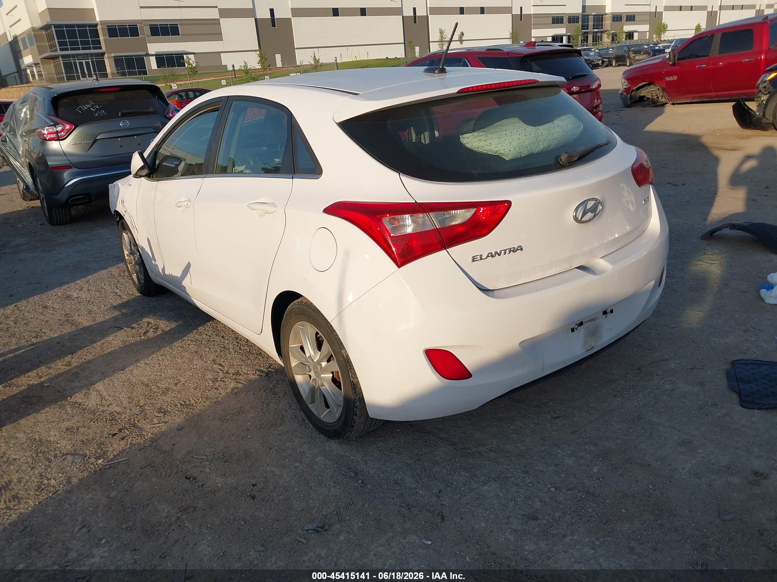 2015 Hyundai Elantra Gt   White vin: KMHD35LH3FU248411