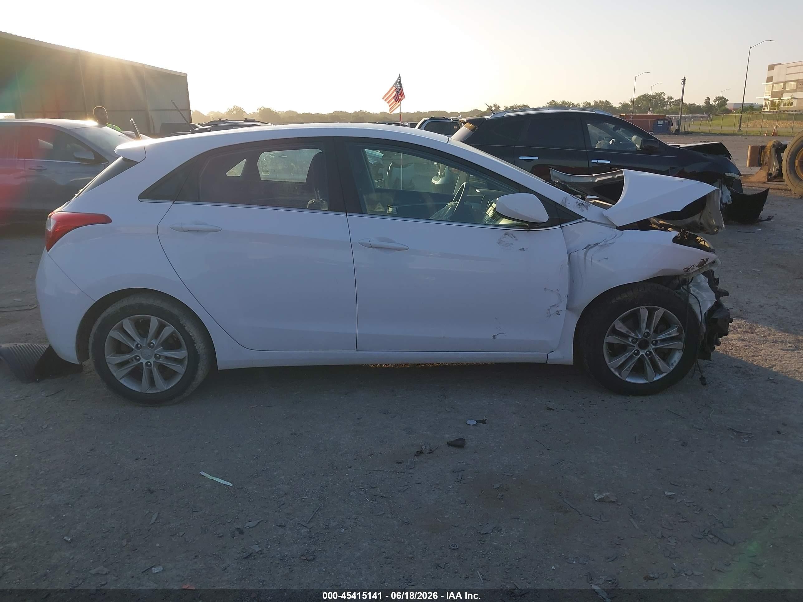 2015 Hyundai Elantra Gt   White vin: KMHD35LH3FU248411