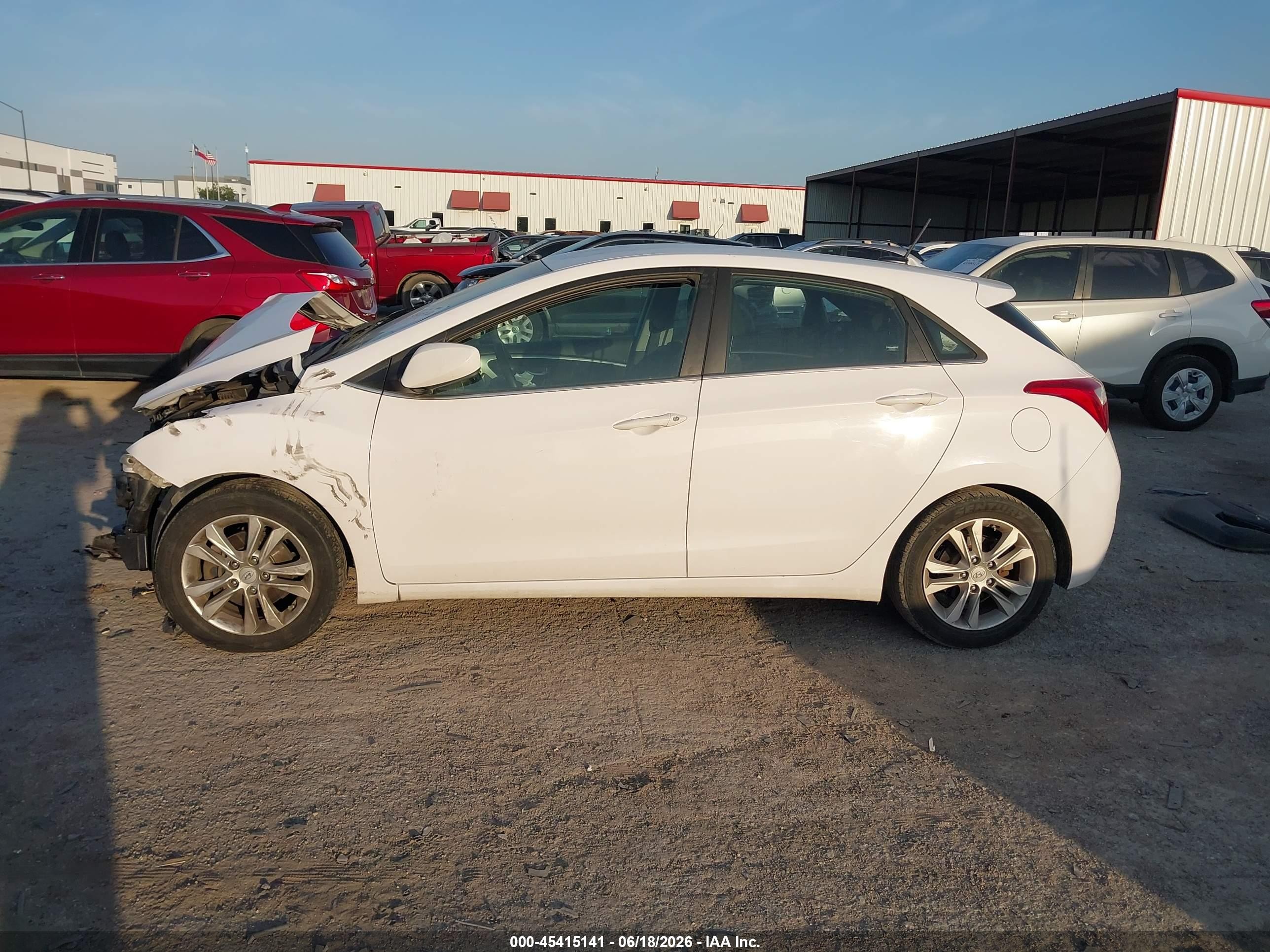 2015 Hyundai Elantra Gt   White vin: KMHD35LH3FU248411