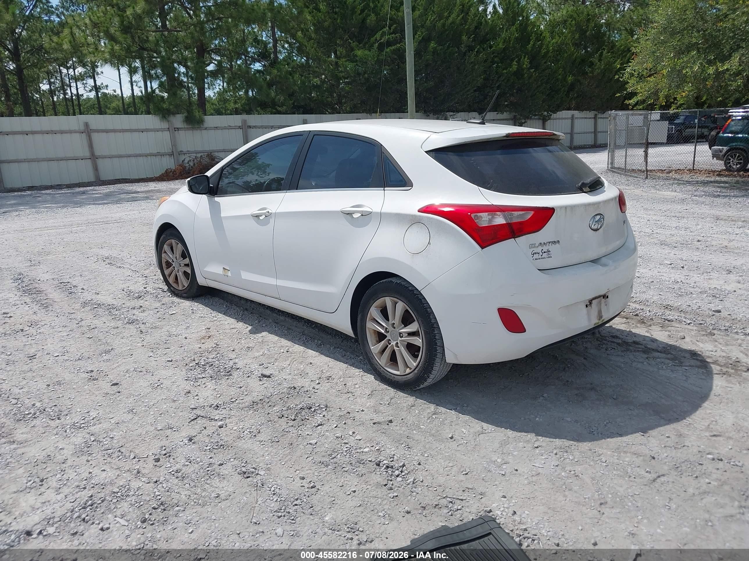 2014 Hyundai Elantra Gt   White vin: KMHD35LH4EU165391